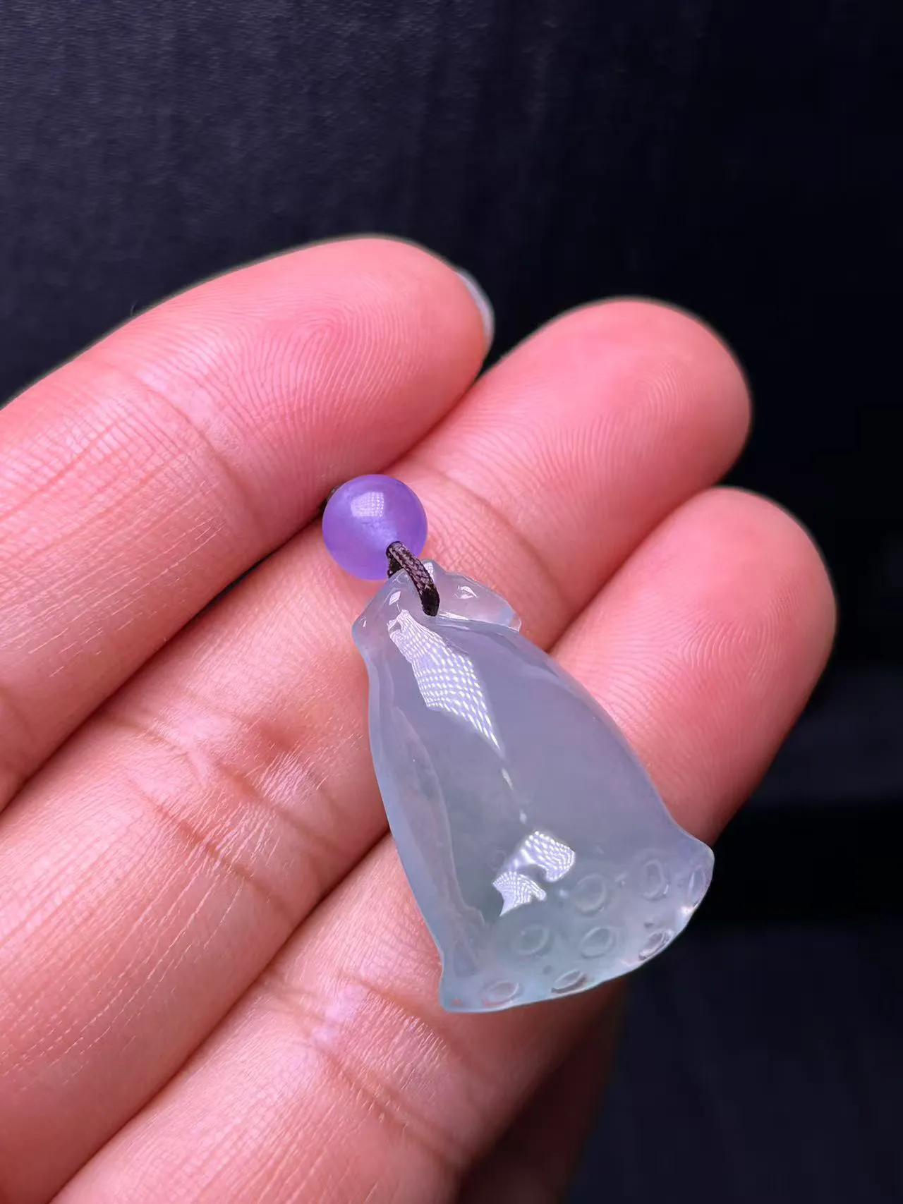 缅甸翡翠A货，莲蓬，上身效果好，顶珠是装饰品，花开富贵，平安幸福。