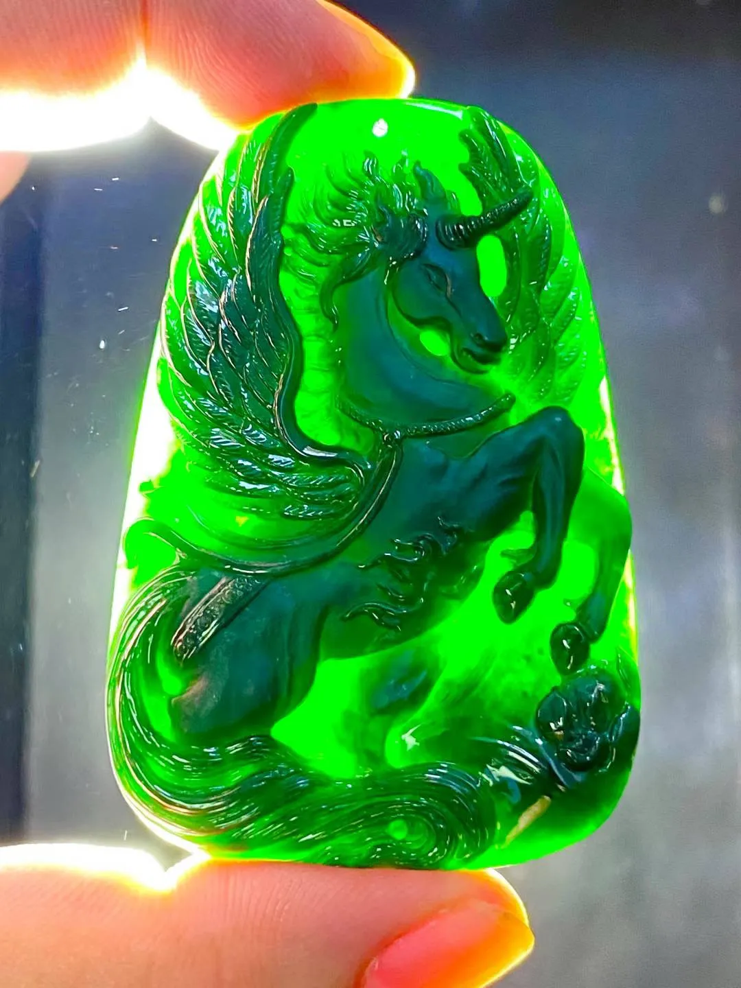 墨翠【飞马】细腻干净，黑度好，性价比高，雕工精湛，打灯透绿.