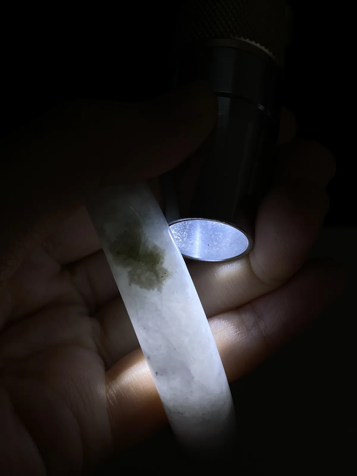 正圈57.8圈口，翡翠糯化种白色手镯