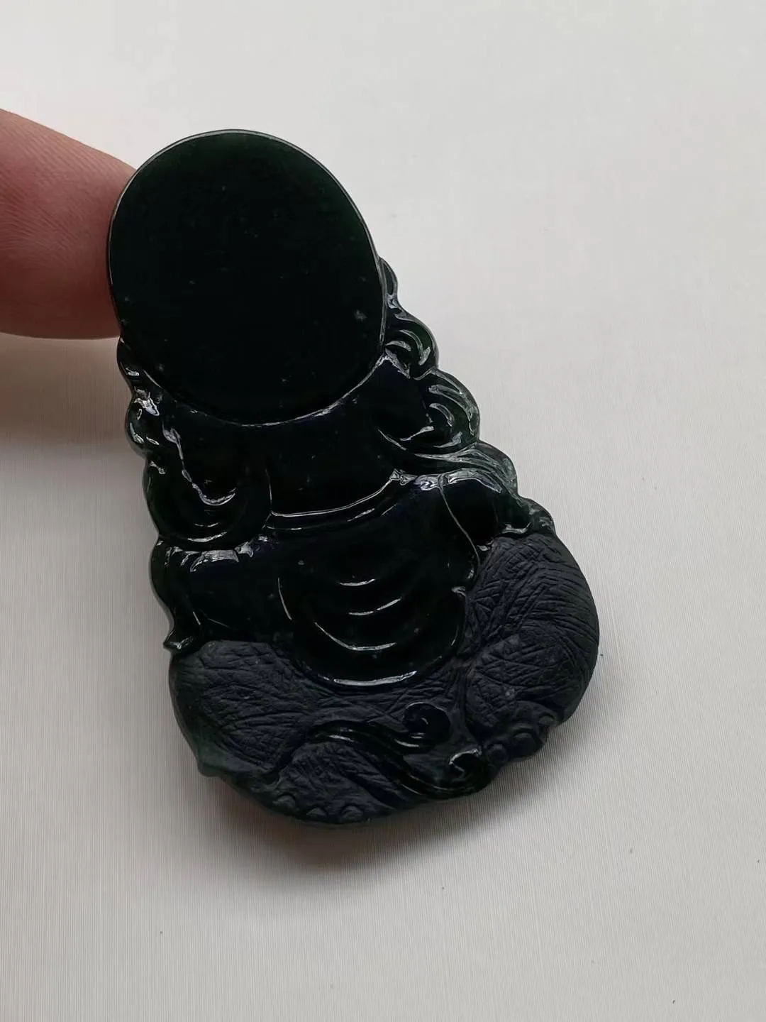 墨翠【普贤菩萨】细腻干净，黑度好，性价比高，雕工精湛，打灯透绿.