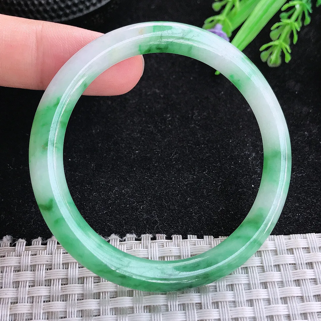 自然光51.5/7/7.6老坑精美温润飘绿圆条手镯玉镯平安镯美人镯