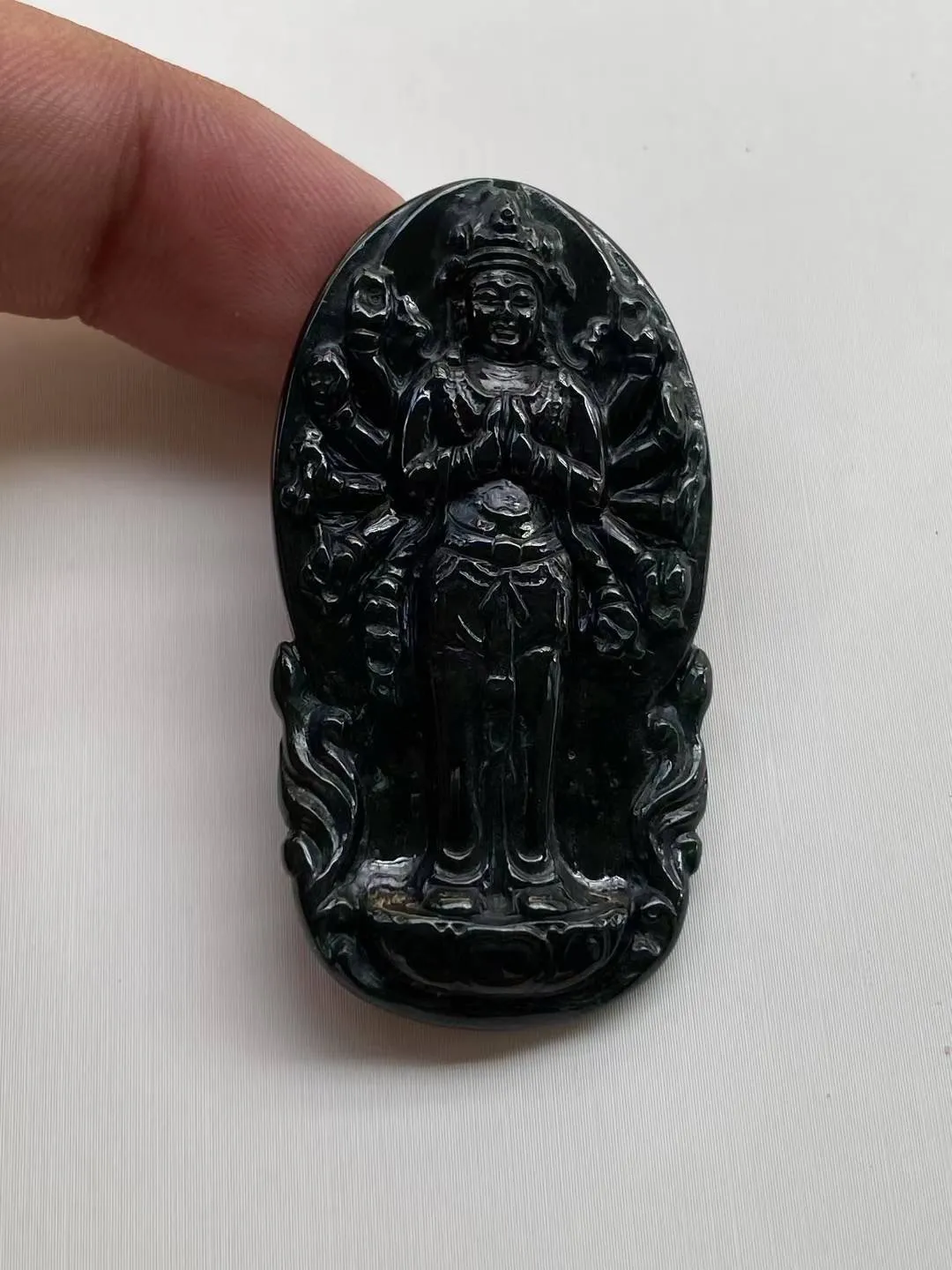 墨翠【千手观音】细腻干净，黑度好，性价比高，雕工精湛，打灯透绿