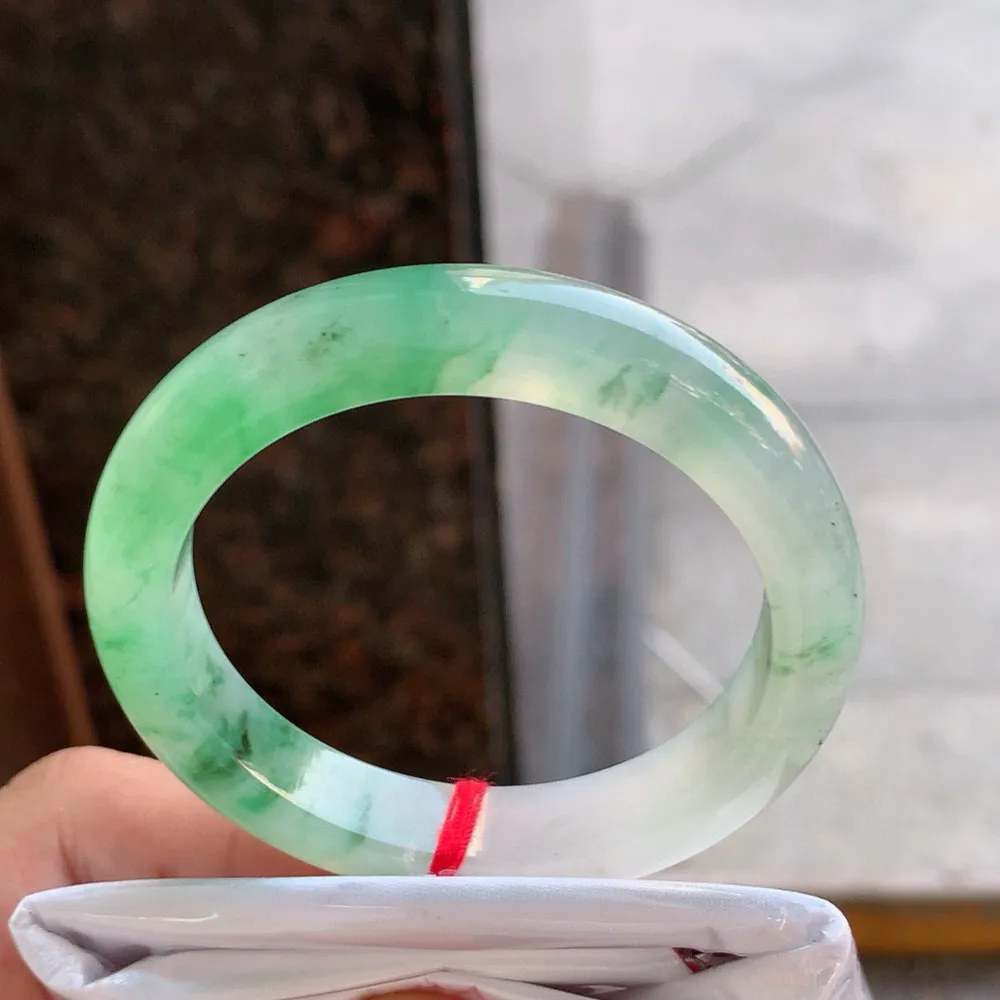 正圈高冰绿 无瑕 尺寸:50.7/10.7/8.4 种色俱佳️️