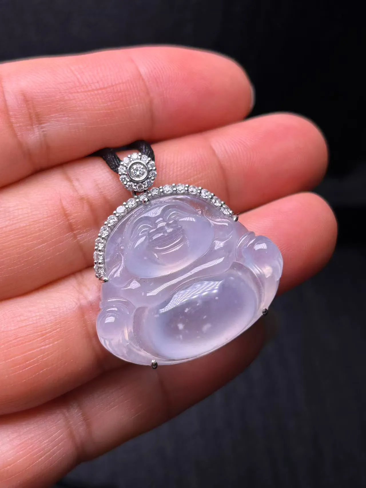 缅甸翡翠A货，笑口常开，佛在心中，平平安安，健健康康，上身效果很美，裸石尺寸26.7/31.9/8