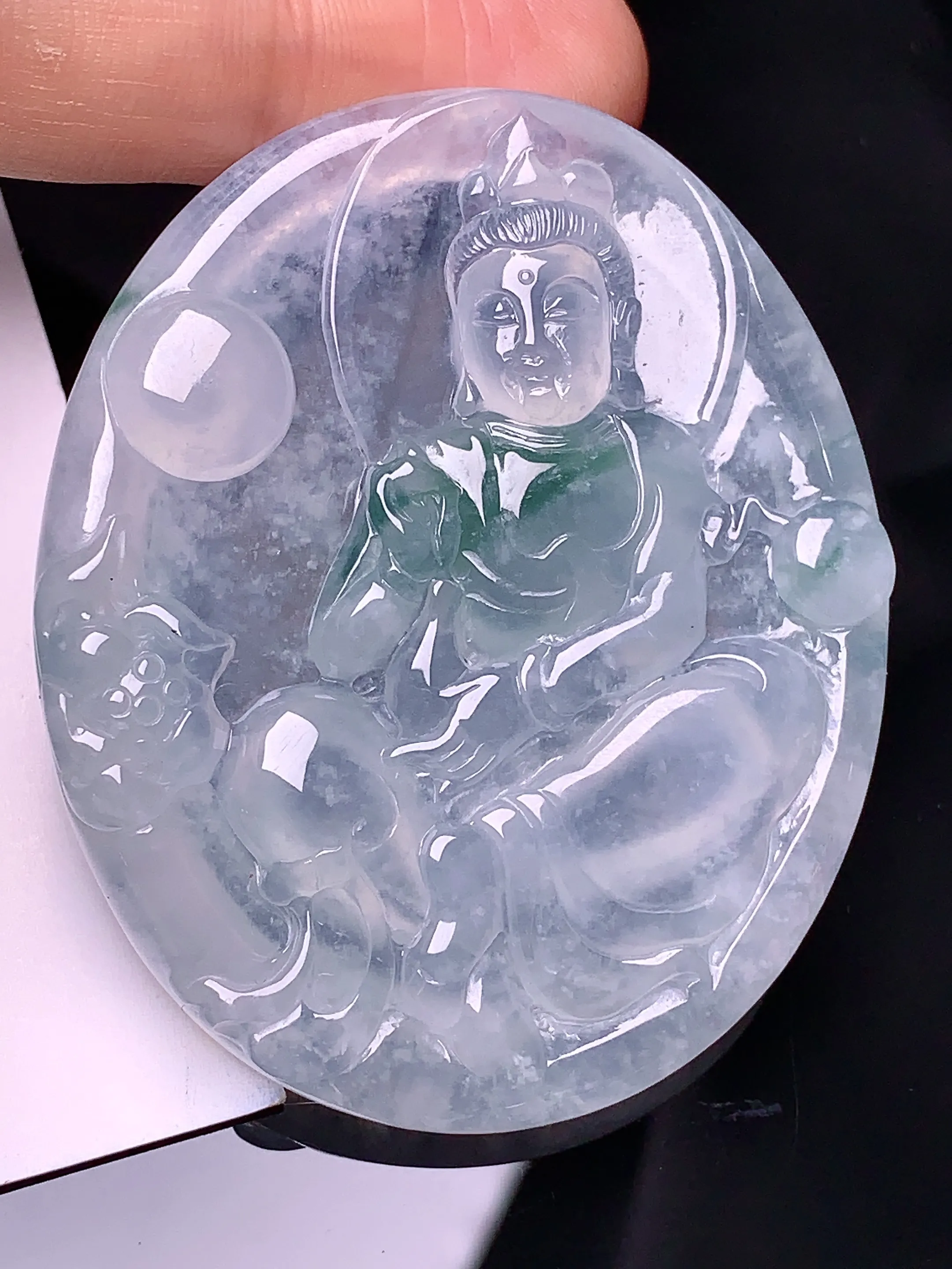 冰种飘绿观音吊坠 玉质细腻 水润亮眼 色泽艳丽 整体尺寸53*44*6.3