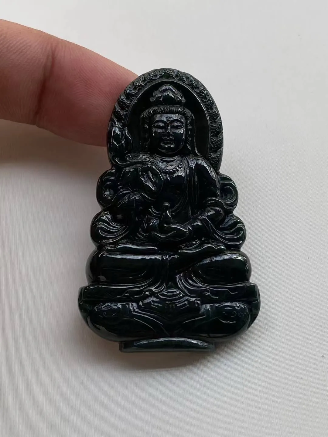 墨翠【大时至菩萨】细腻干净，黑度好，性价比高，雕工精湛，打灯透绿..