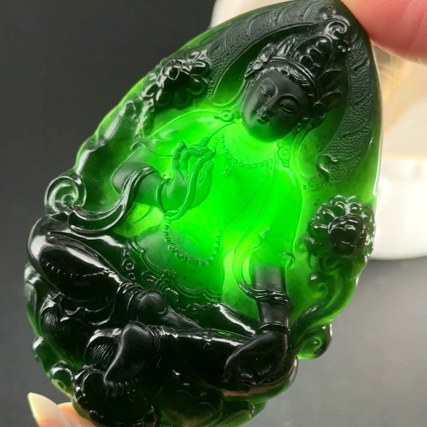 精品墨翠度母 种好色正 黑度极好 打灯通透 油性十足 尺寸65.3
