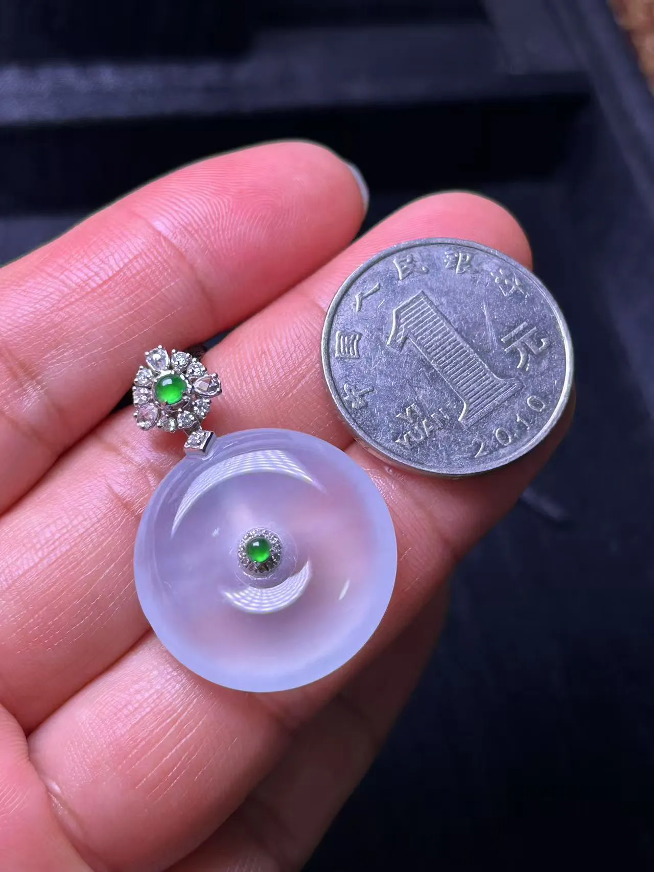 缅甸翡翠A货，平安扣，平平安安，健健康康，快乐一生，上身效果很美，裸石尺寸24.5/5.8