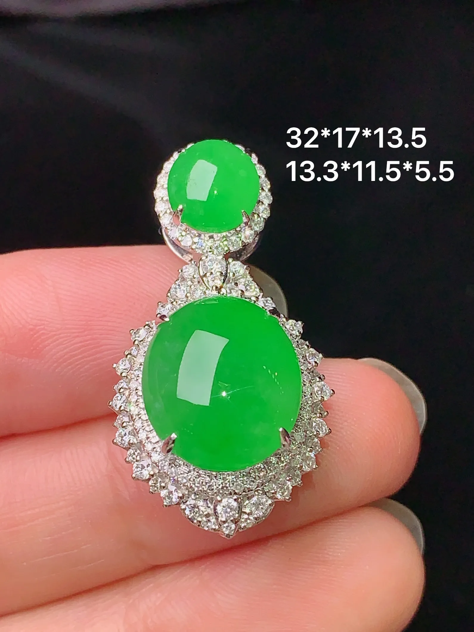 18k金钻镶嵌满绿蛋面吊坠 玉质细腻 水润亮眼 色泽艳丽 整体尺寸32*17*13.5