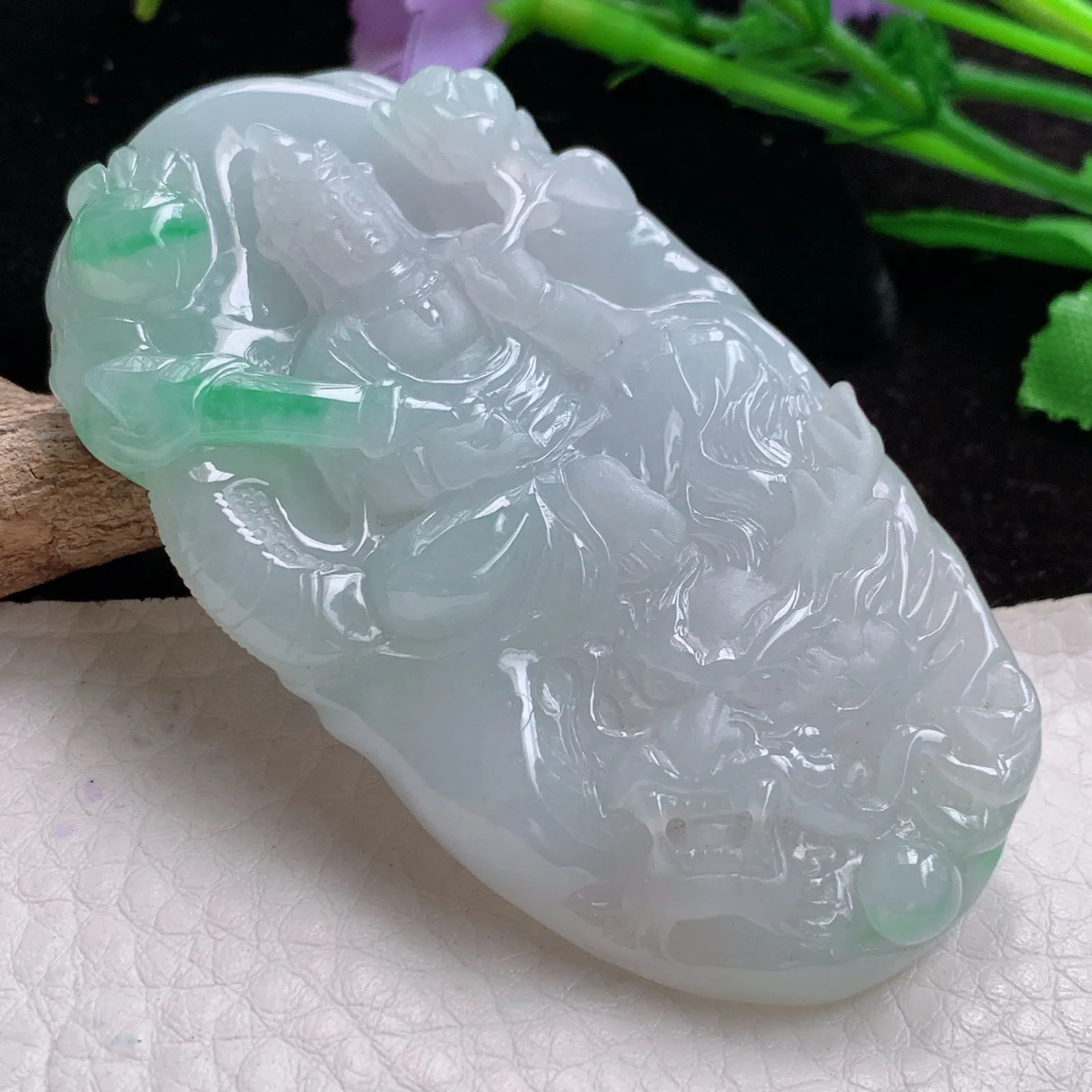 mz实拍70.4*39.6*10.5老坑精雕胶感飘绿文殊菩萨玉吊坠 玉挂件