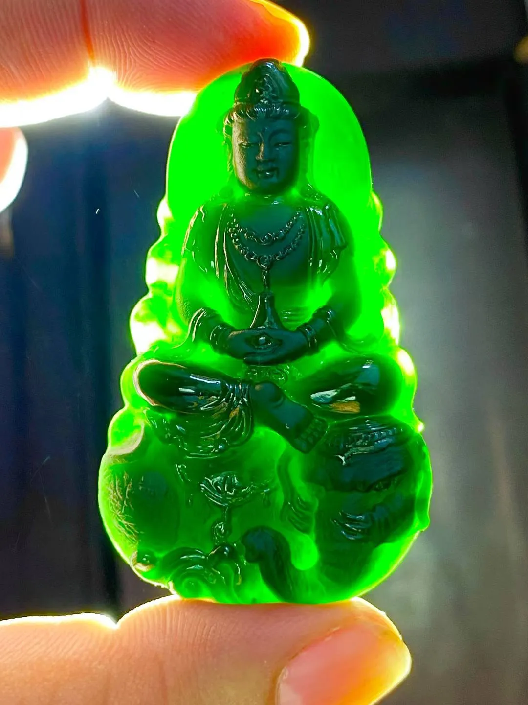 墨翠【普贤菩萨】细腻干净，黑度好，性价比高，雕工精湛，打灯透绿.