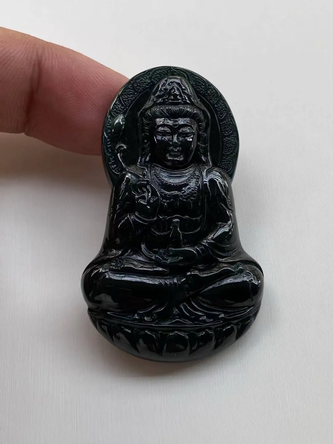 墨翠【大时至菩萨】细腻干净，黑度好，性价比高，雕工精湛，打灯透绿.
