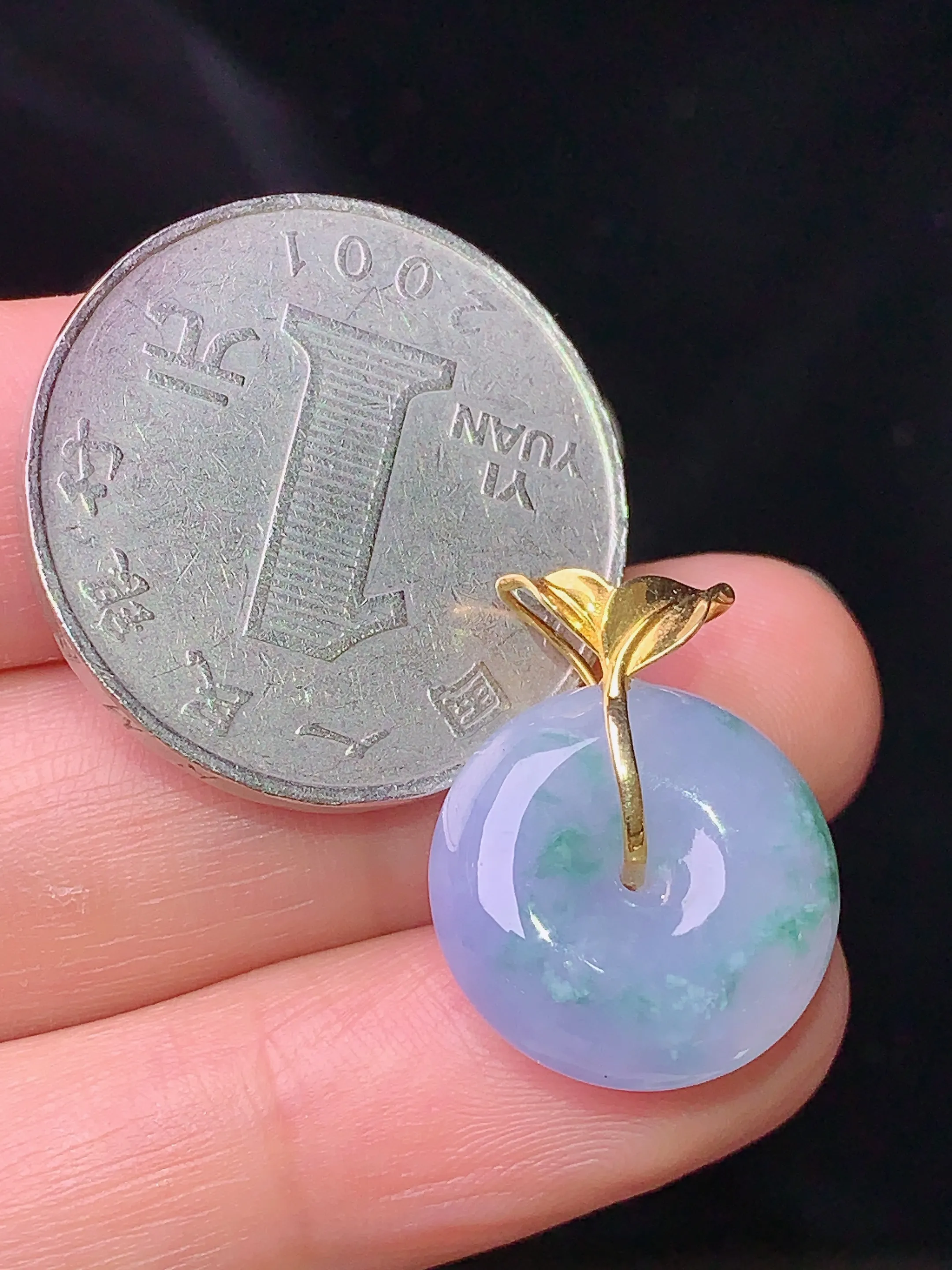 18k金镶嵌紫罗兰平安扣吊坠 玉质细腻 水润亮眼 色泽艳丽 整体尺寸19.8*15.8*6