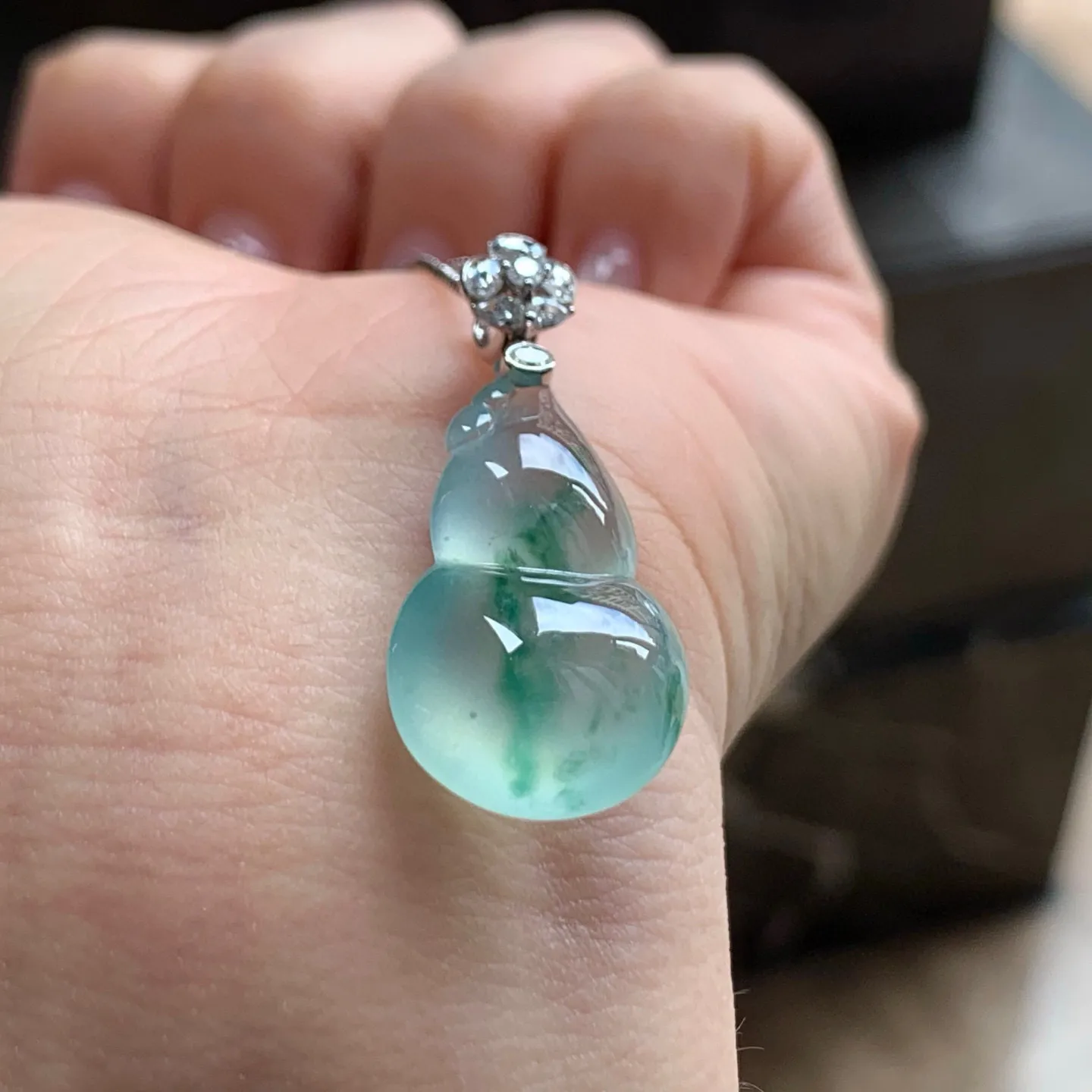 冰种飘花葫芦
金扣