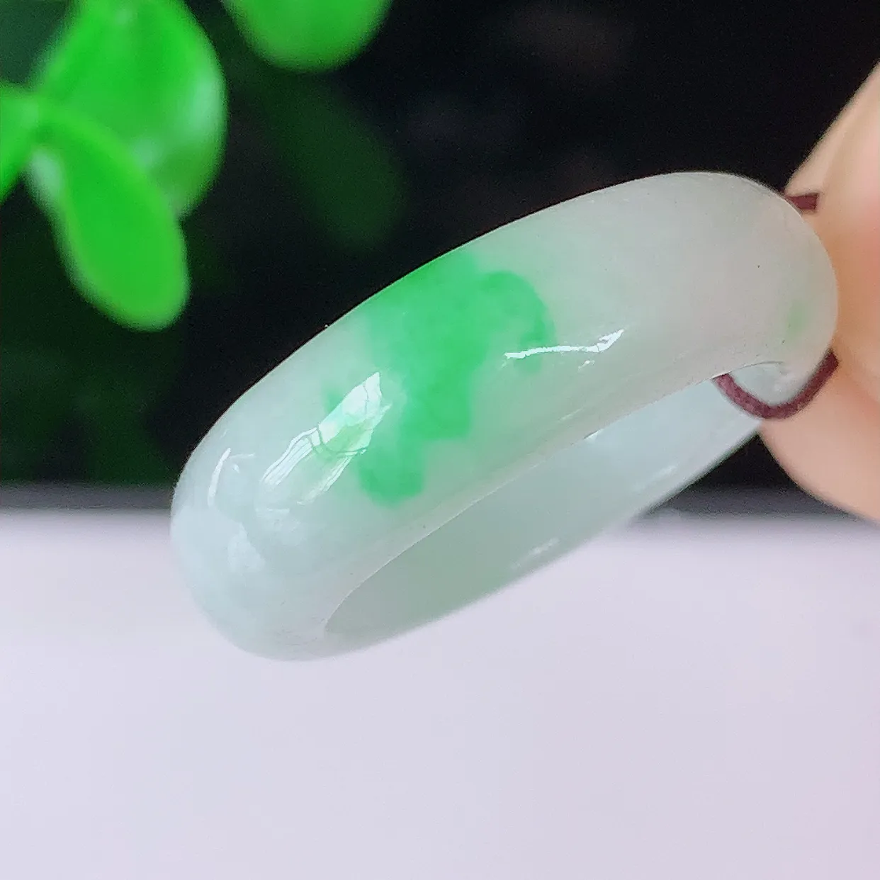 自然光实拍，16.2mm内径翡翠指环，玉戒指，玉质莹润，好精美好冰润的指环，12圈口，上手纤巧！#1.16