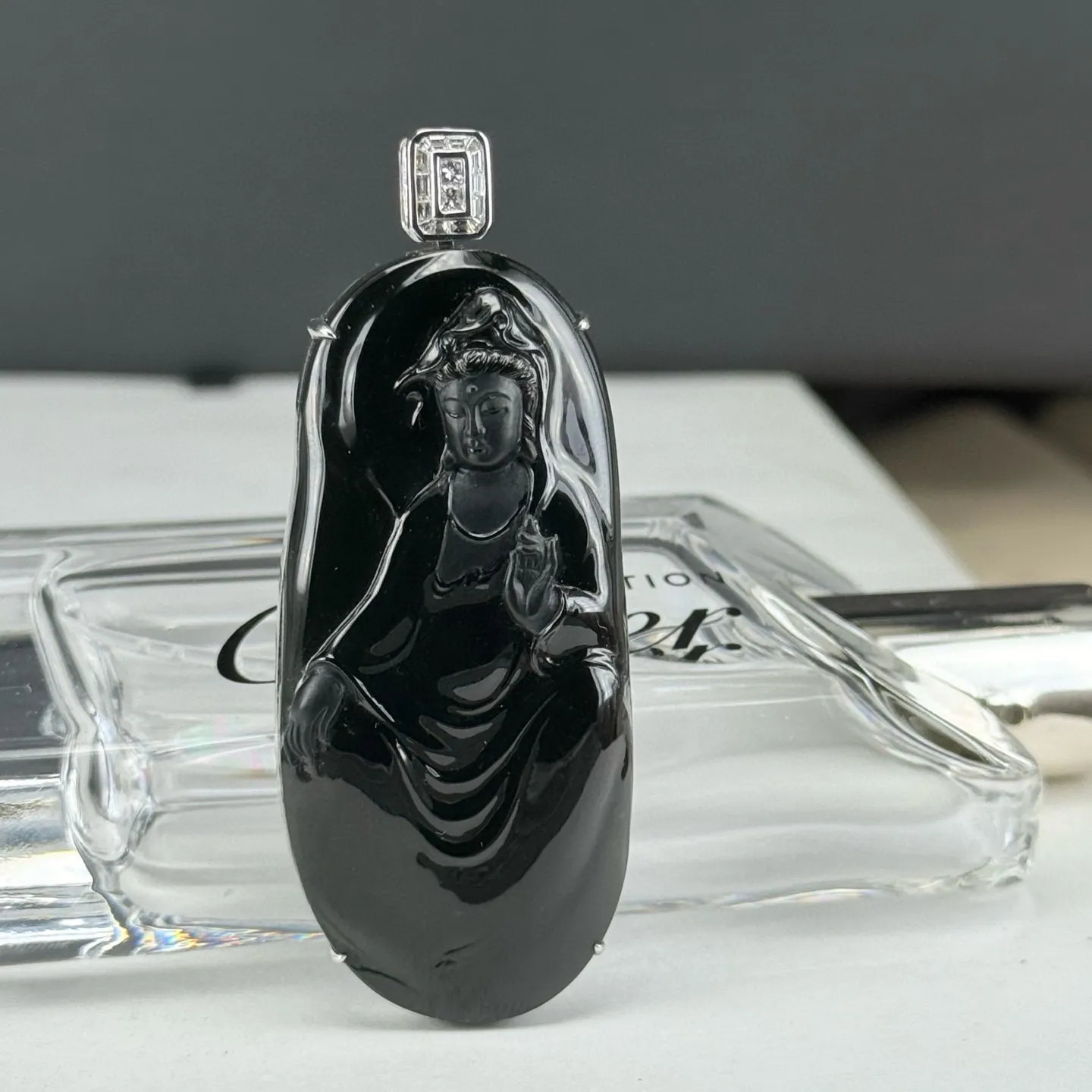 精品18k墨翠观音 种好色正 黑度极好 打灯通透 油性十足 尺寸67.2