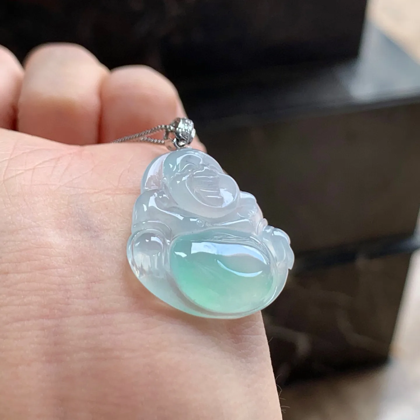 冰种带色坐佛
清爽 金扣