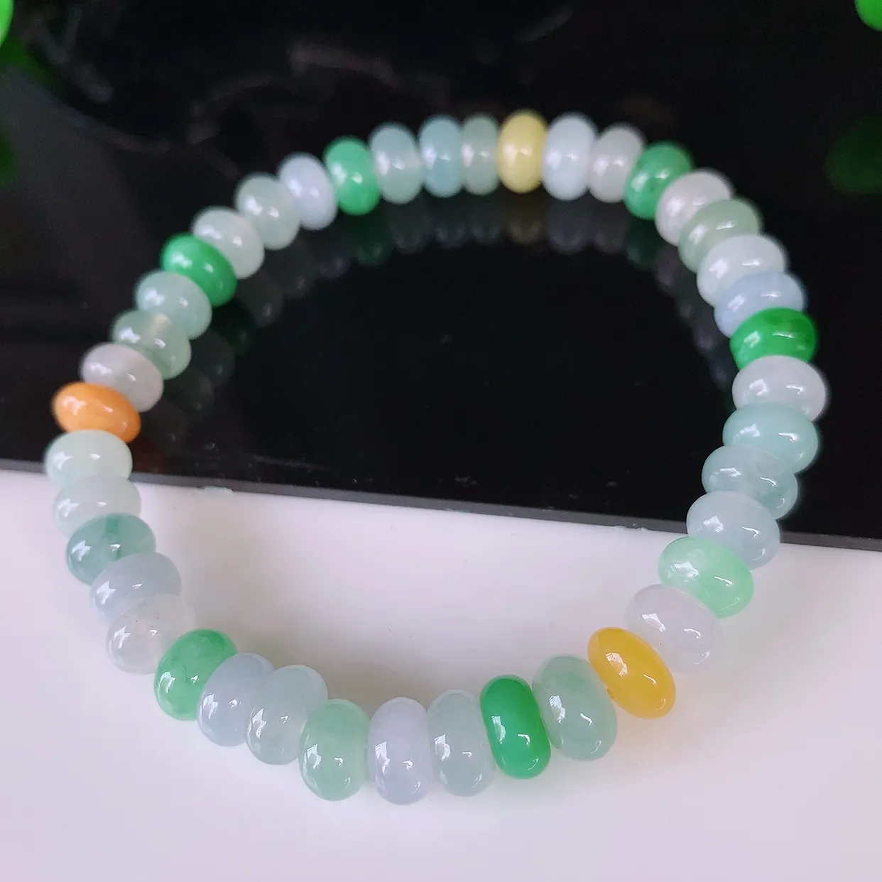 自然光实拍，冰润多彩翡翠手链手串，水润秀气，料子细腻，清爽，高档大气，自戴送礼佳品！#46.16取一尺寸7.5*3.6mm