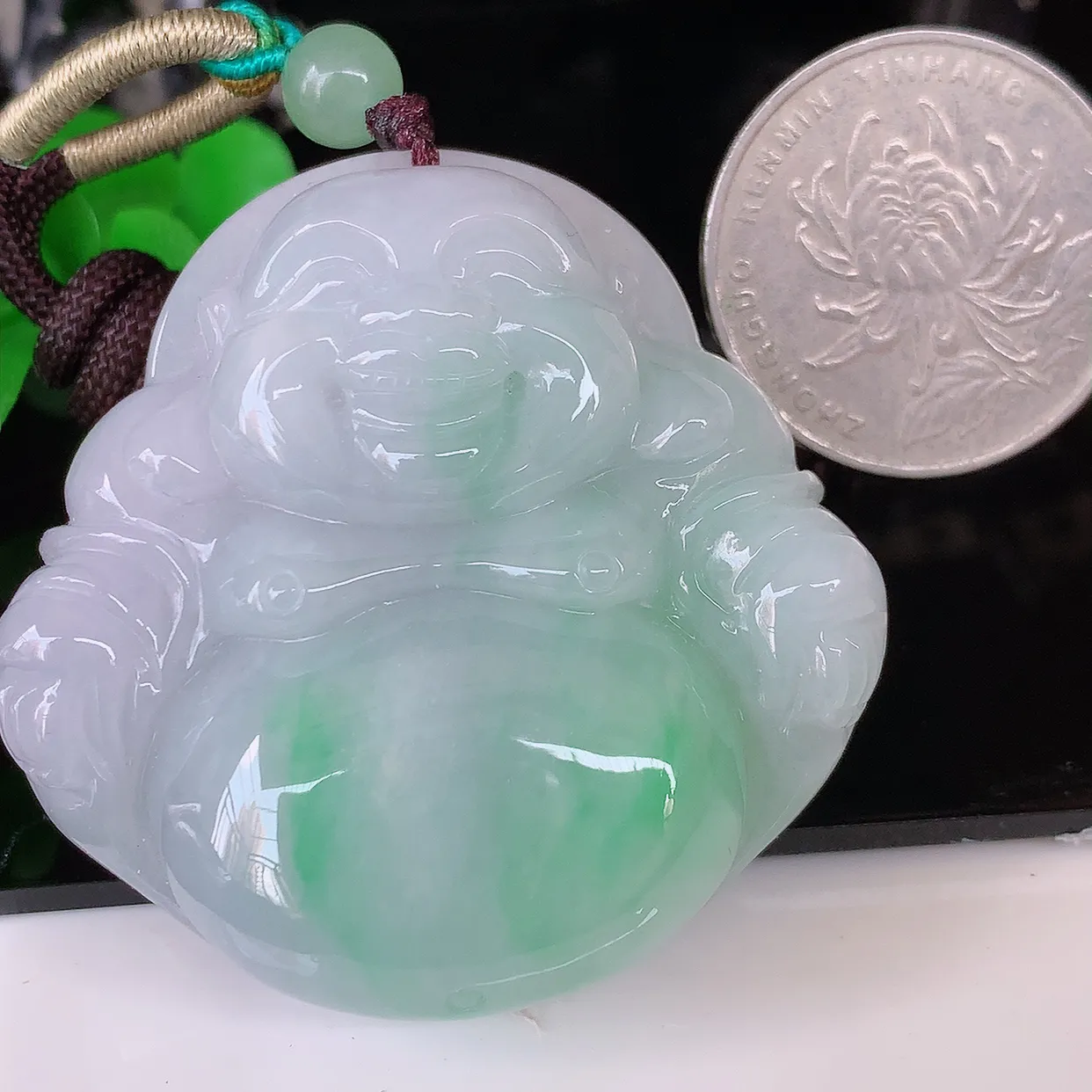 自然光实拍，大件饱满飘绿翡翠佛公吊坠，笑口常开，佛公在心中，一生平安幸福，冰透，佛公翠色迷人，佩戴佳品！#46.16