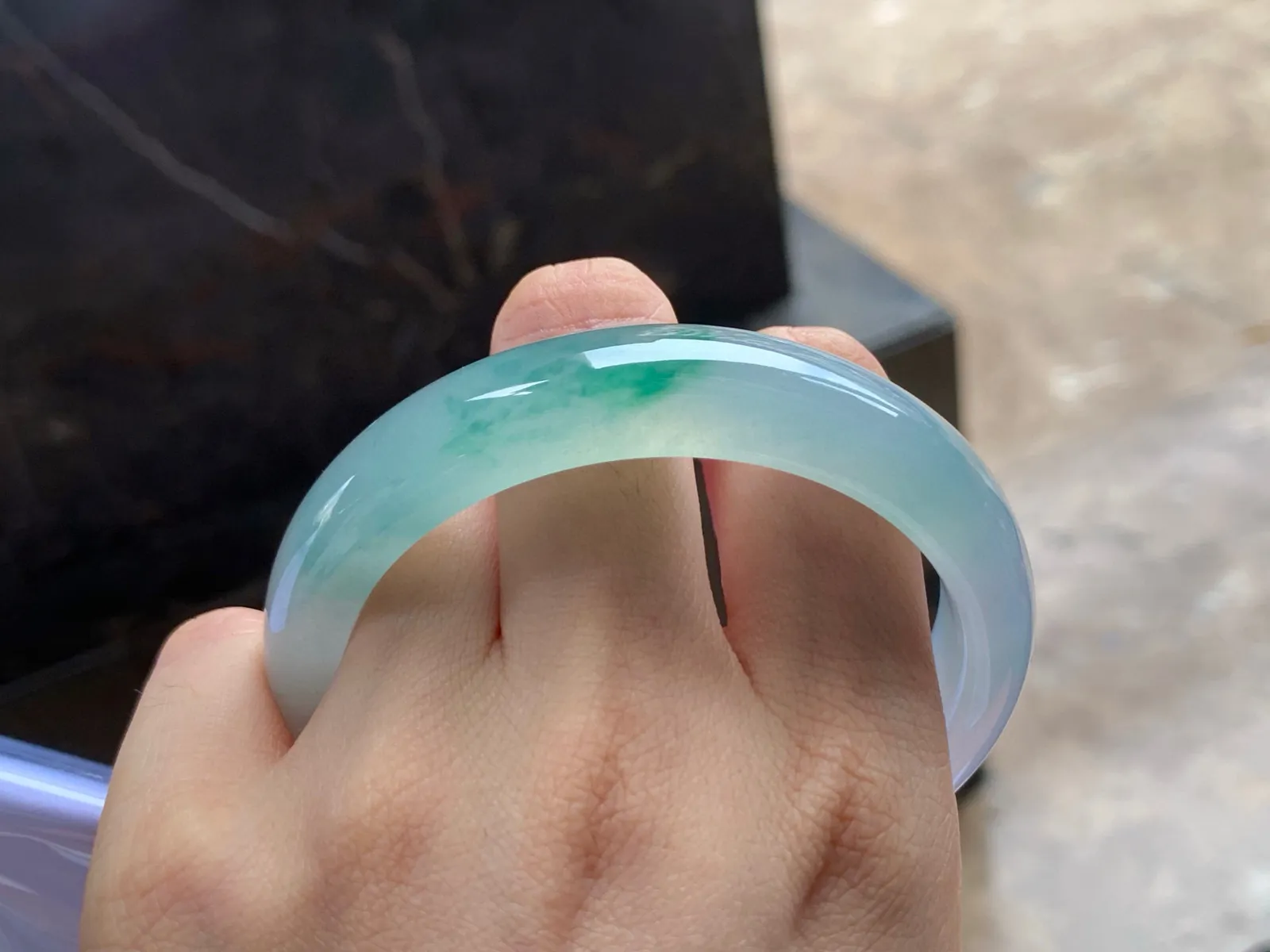 冰种飘花手镯
清爽57/12.8/8.6mm