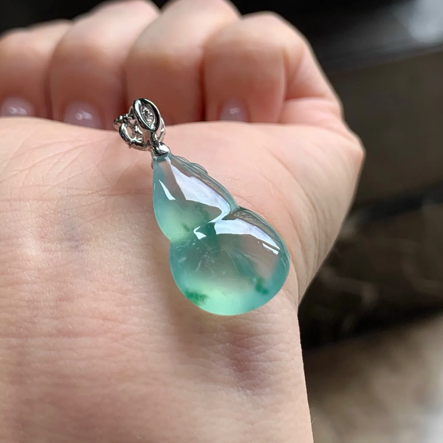 冰种飘花葫芦
金扣