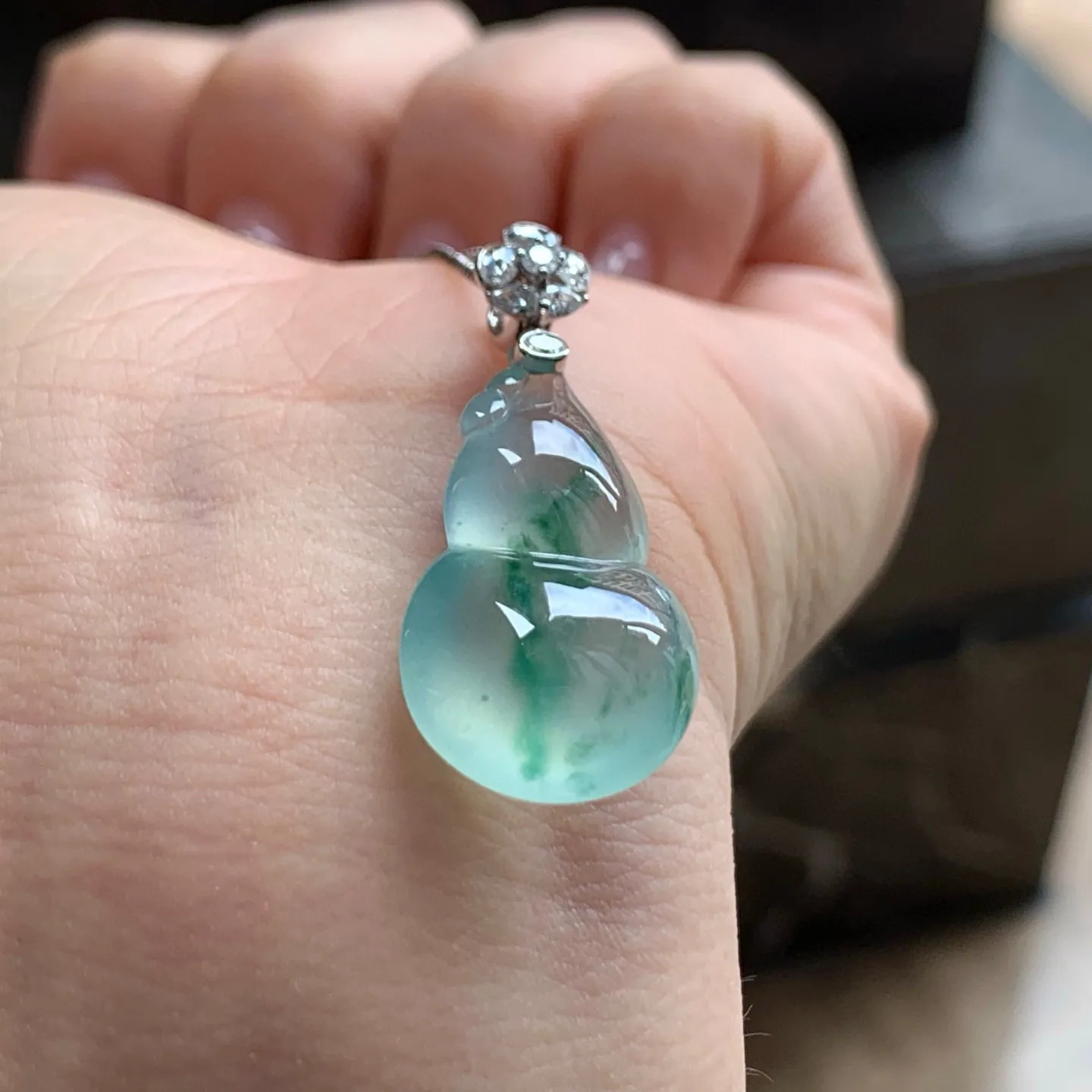 冰种飘花葫芦
金扣