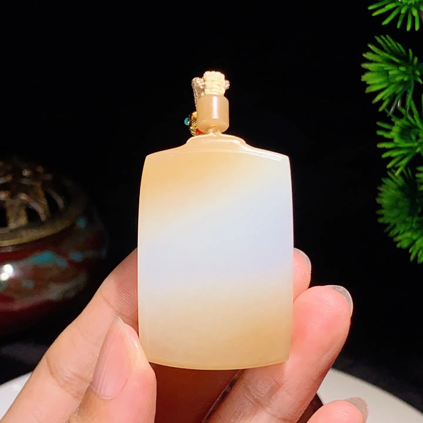 和田玉新疆羊脂白玉且末糖平安无事牌挂件 尺寸46/31/10重37.8克 玉质细腻油润 底色纯净 脂粉好，品质好！lt250716