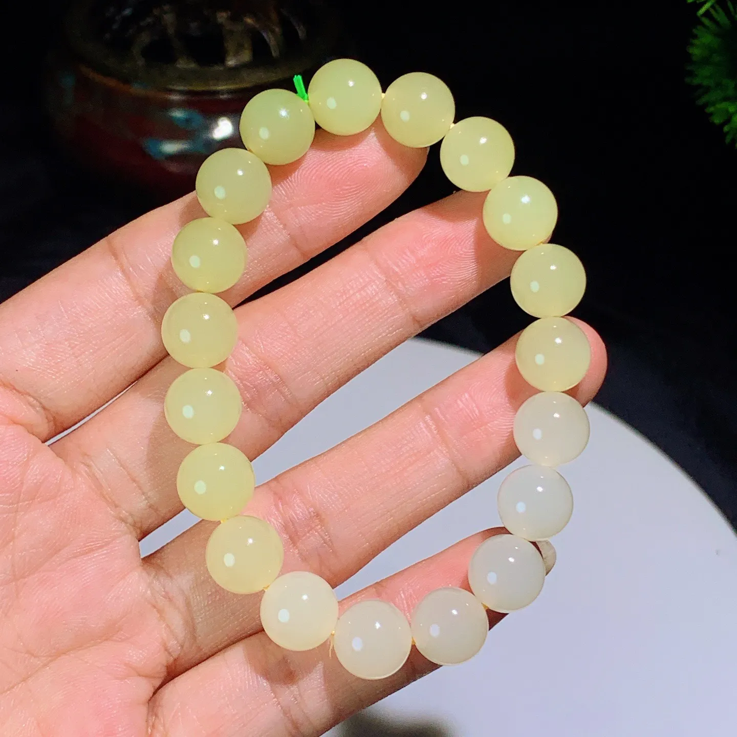 新疆若羌黄口料渐变圆珠手串 单颗尺寸10玉质细腻油润 底色纯净 脂粉好，品质好！lt250716