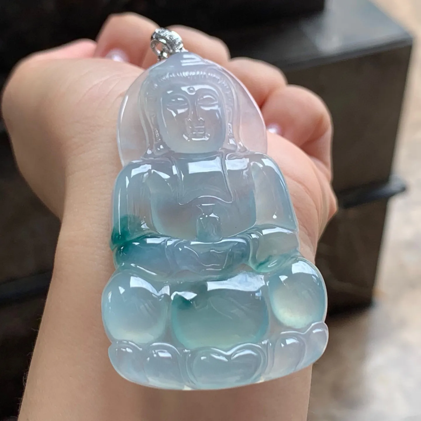 冰种飘花观音
大气 金扣
