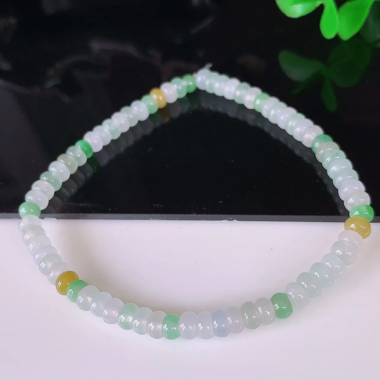 自然光实拍，冰种多彩翡翠手链手串，水润秀气，料子细腻，清爽，高档大气，自戴送礼佳品！#46.16取一尺寸4.mm
