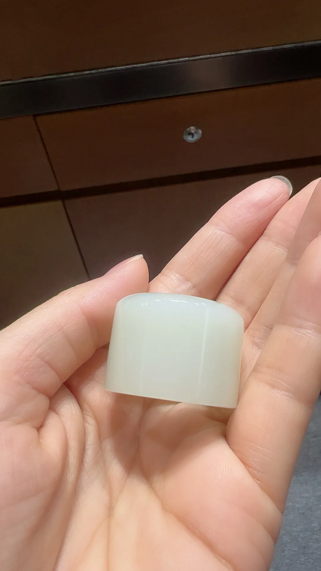 精品级｜白玉｜扳指

内径20 高22 厚5.4m m