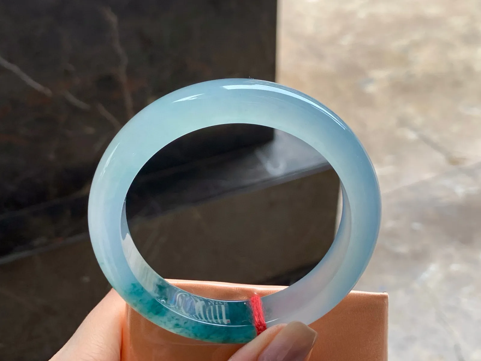 冰种飘花手镯
种老58/13/8.8mm