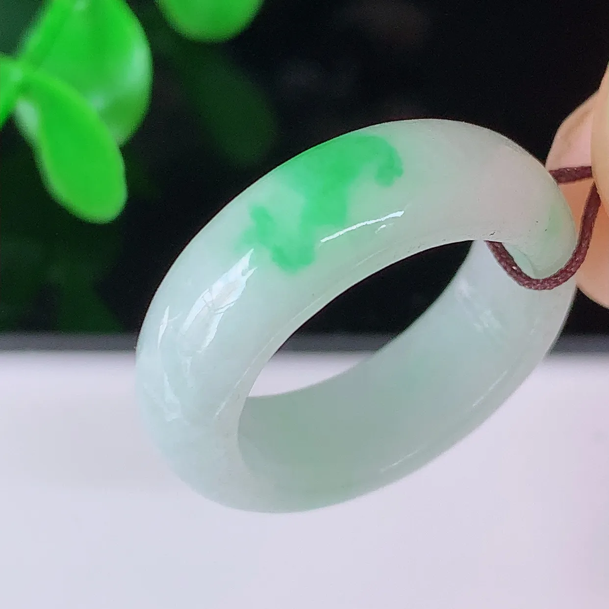自然光实拍，16.2mm内径翡翠指环，玉戒指，玉质莹润，好精美好冰润的指环，12圈口，上手纤巧！#1.16