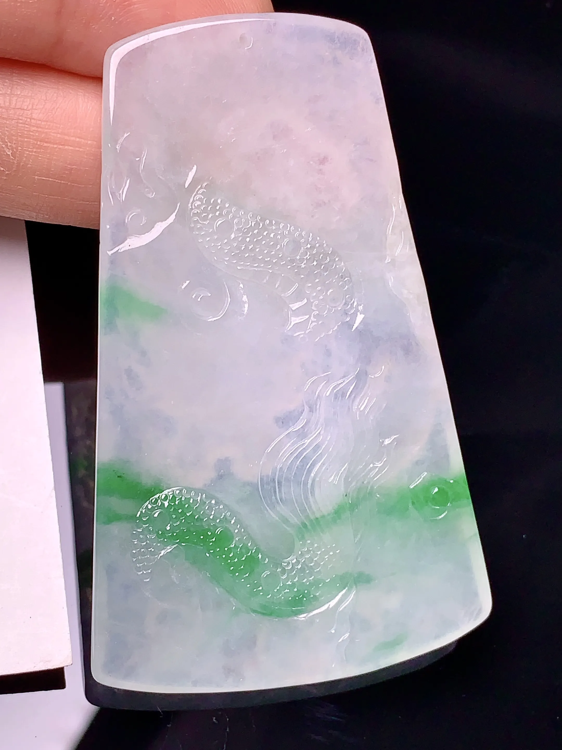 飘绿龙牌吊坠 玉质细腻 水润亮眼 色泽艳丽 整体尺寸60.5*37.6*6.6
