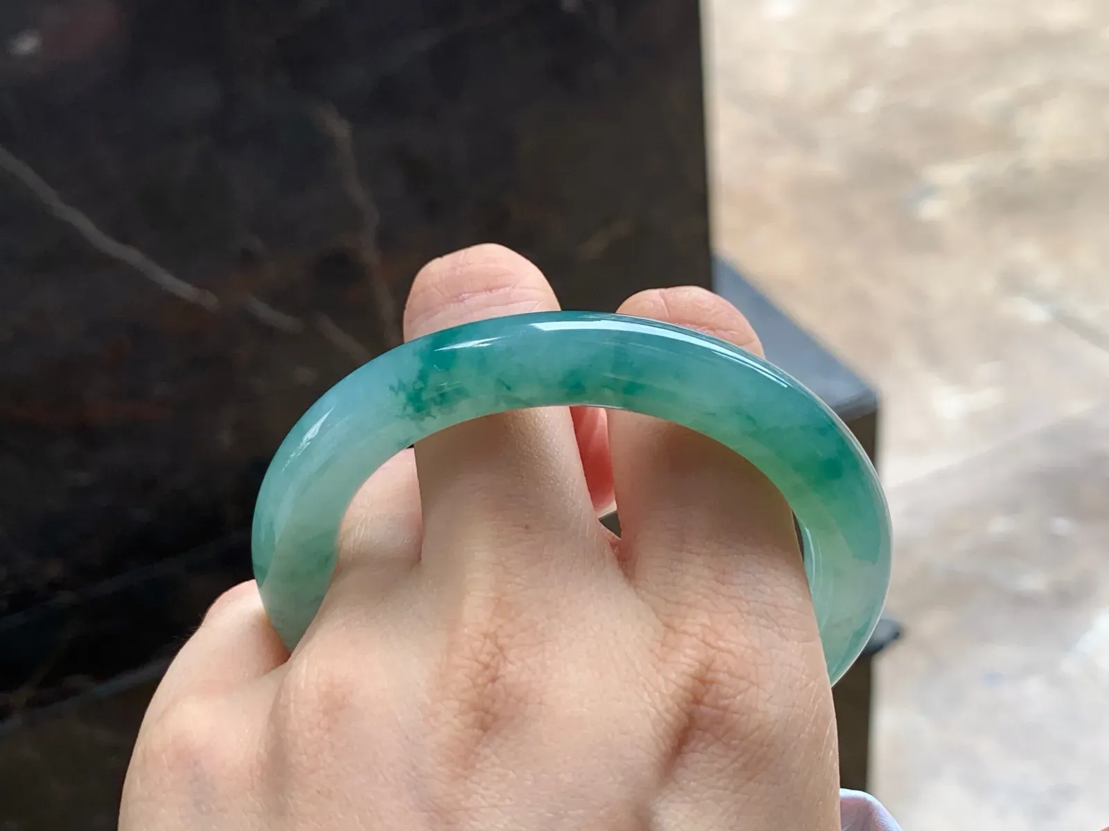 冰飘花福镯
水润清爽 54/9.8mm