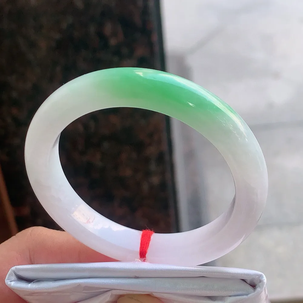 正圈冰糯阳绿 微纹 尺寸:52.7/10.6/8.6 色好