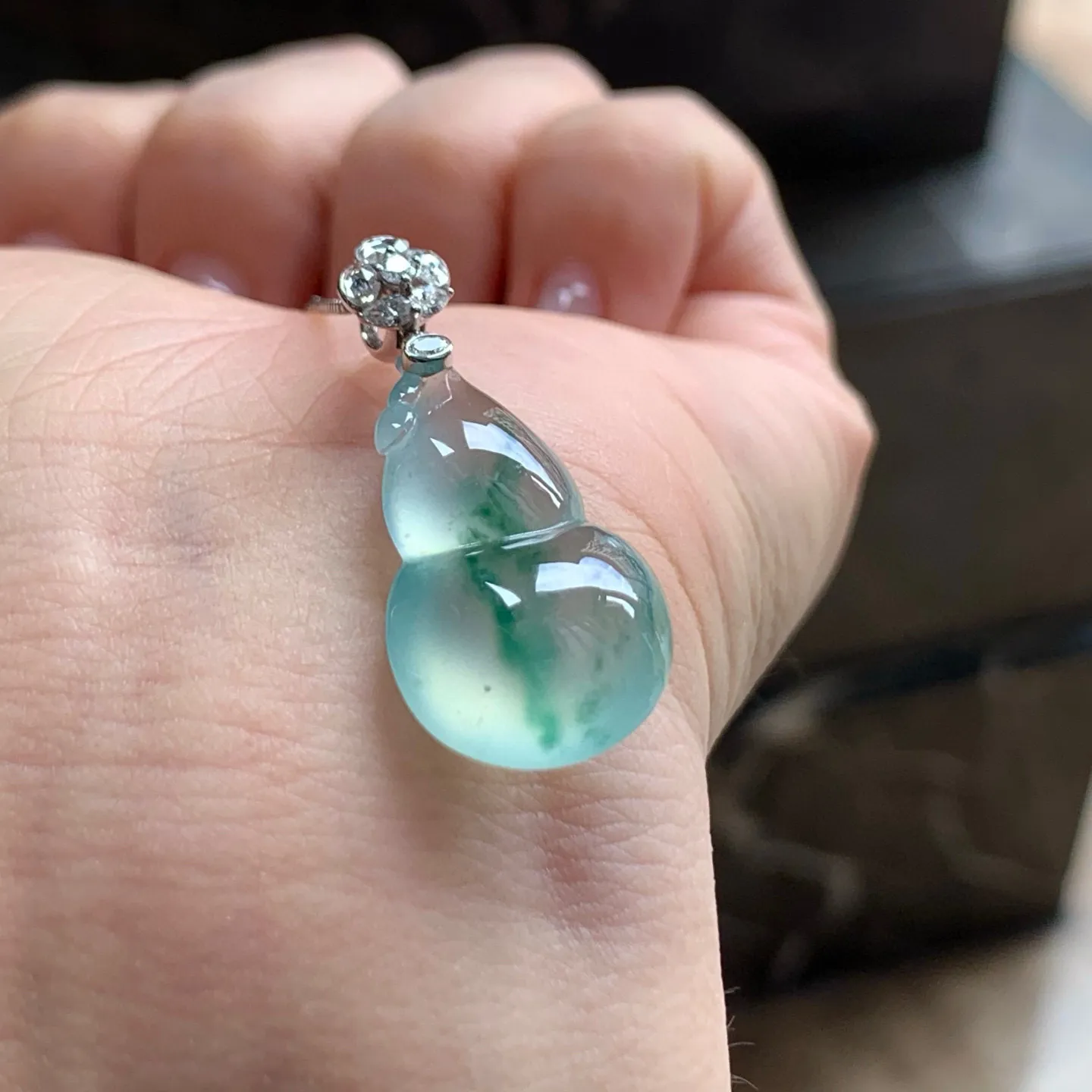 冰种飘花葫芦
金扣