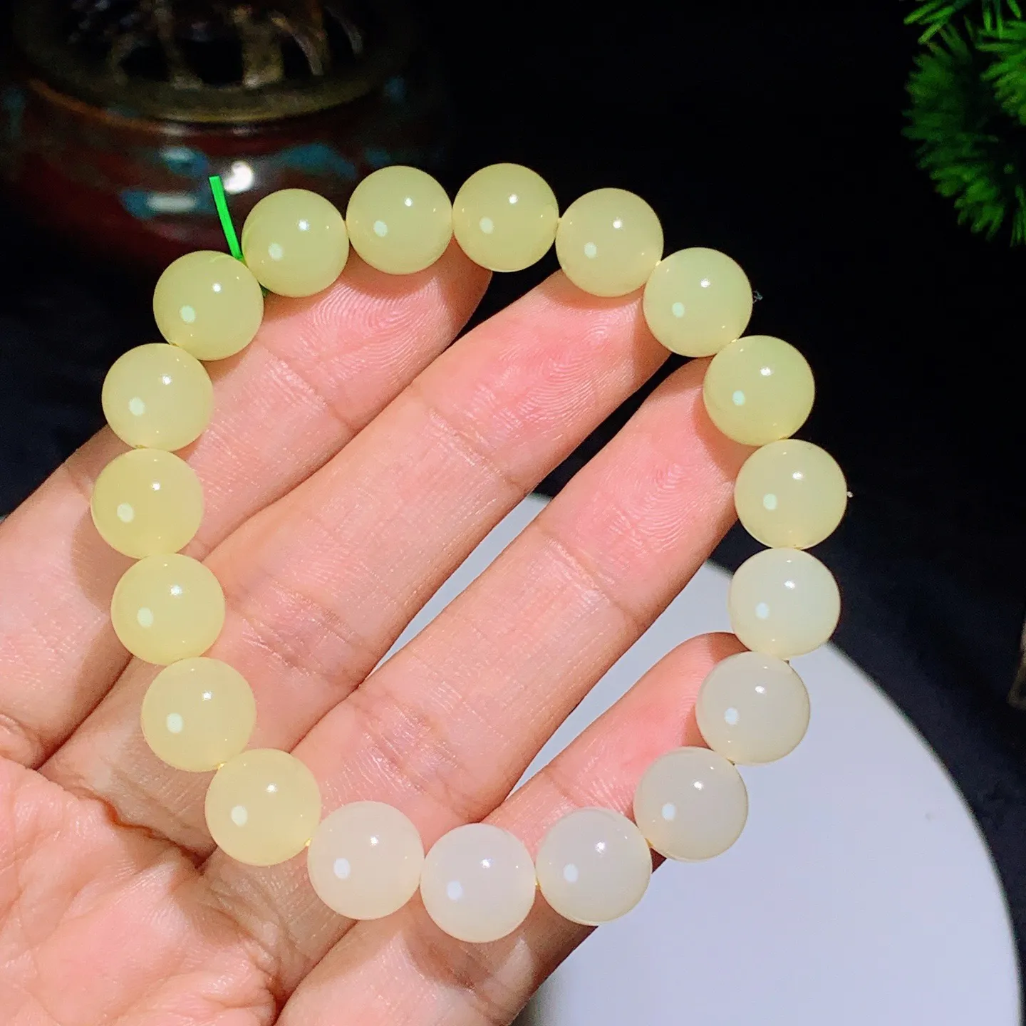 新疆若羌黄口料渐变圆珠手串 单颗尺寸10玉质细腻油润 底色纯净 脂粉好，品质好！lt250716