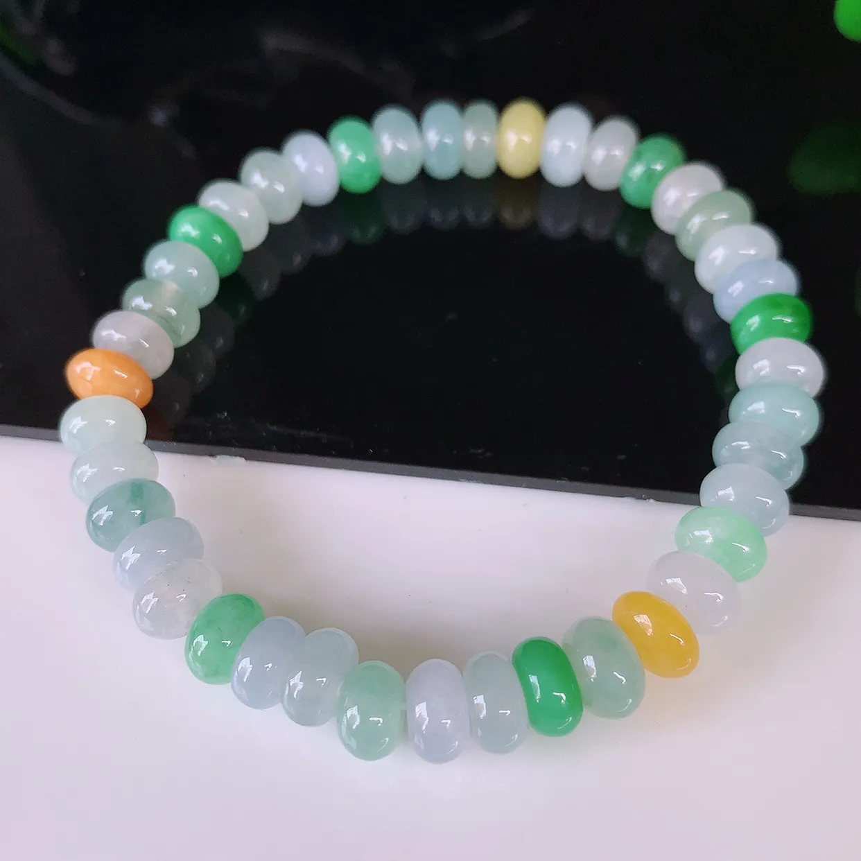 自然光实拍，冰润多彩翡翠手链手串，水润秀气，料子细腻，清爽，高档大气，自戴送礼佳品！#46.16取一尺寸7.5*3.6mm