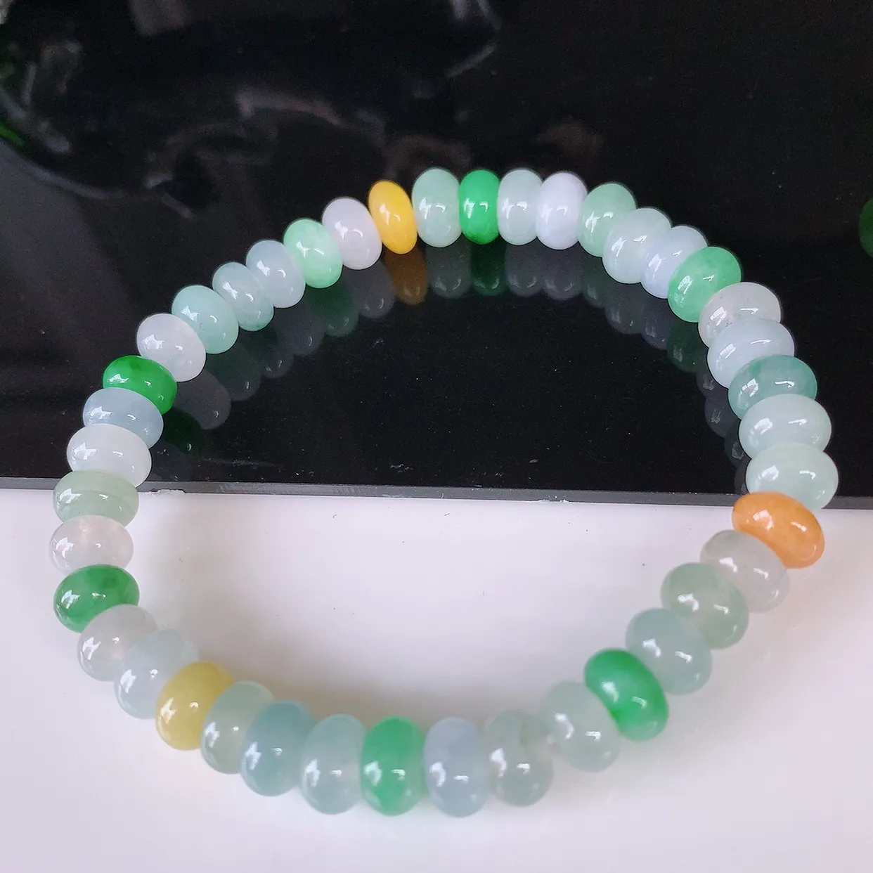自然光实拍，冰润多彩翡翠手链手串，水润秀气，料子细腻，清爽，高档大气，自戴送礼佳品！#46.16取一尺寸7.5*3.6mm