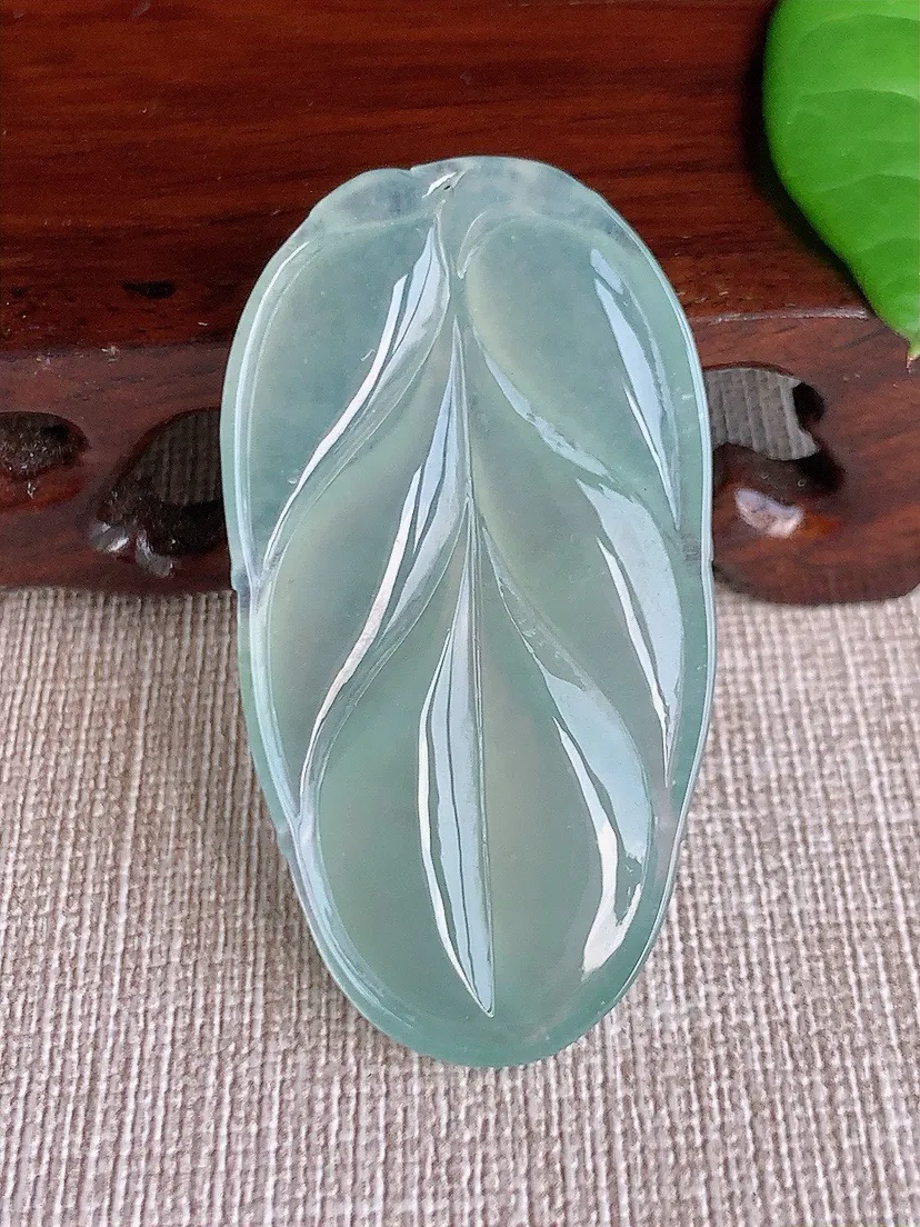 a货翡翠老坑冰种晴水大叶子金枝玉叶吊坠 尺寸50×26.7×5.2mm 重量13.88g 0716