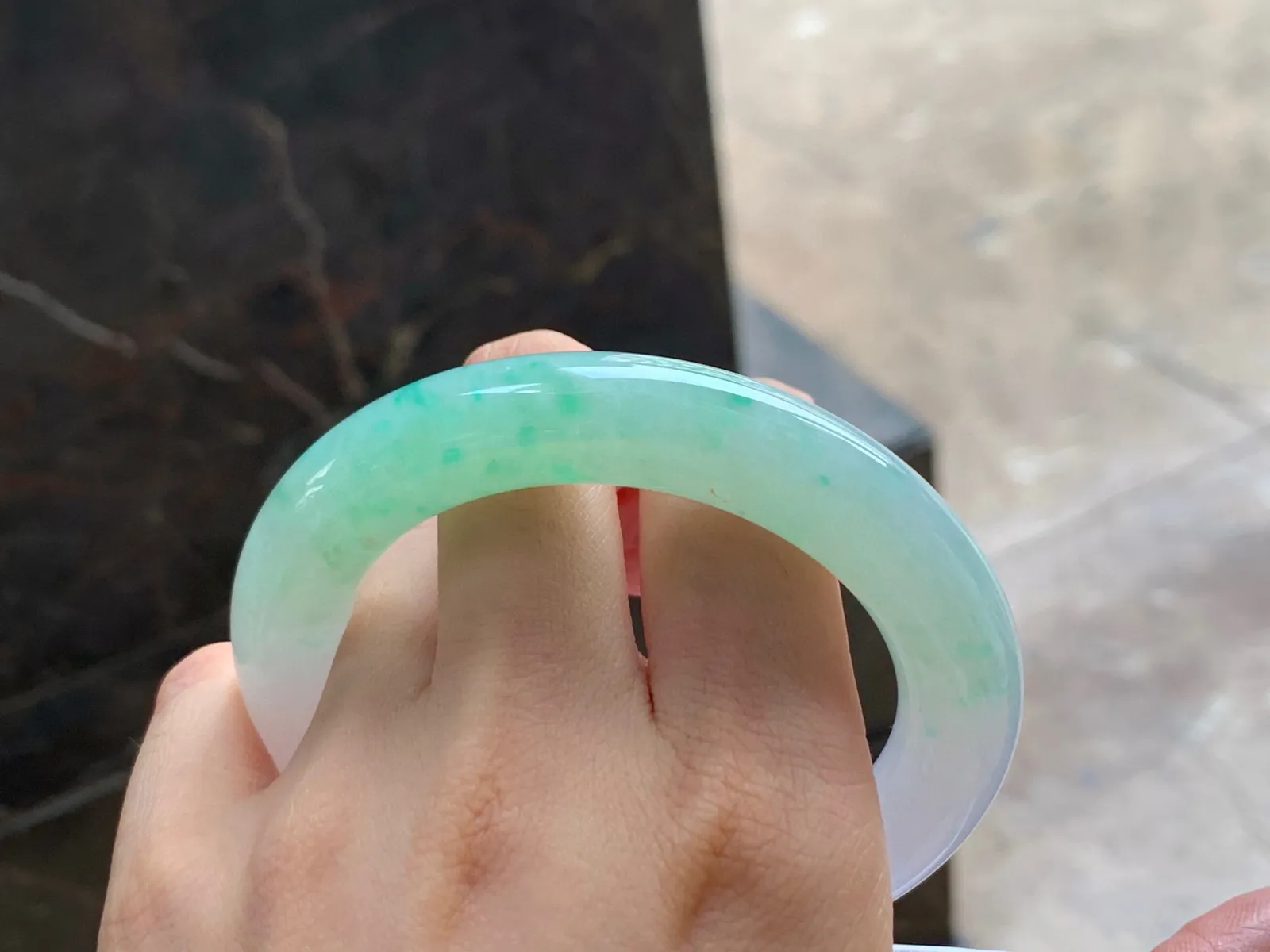 冰带色福镯
水润57/12mm