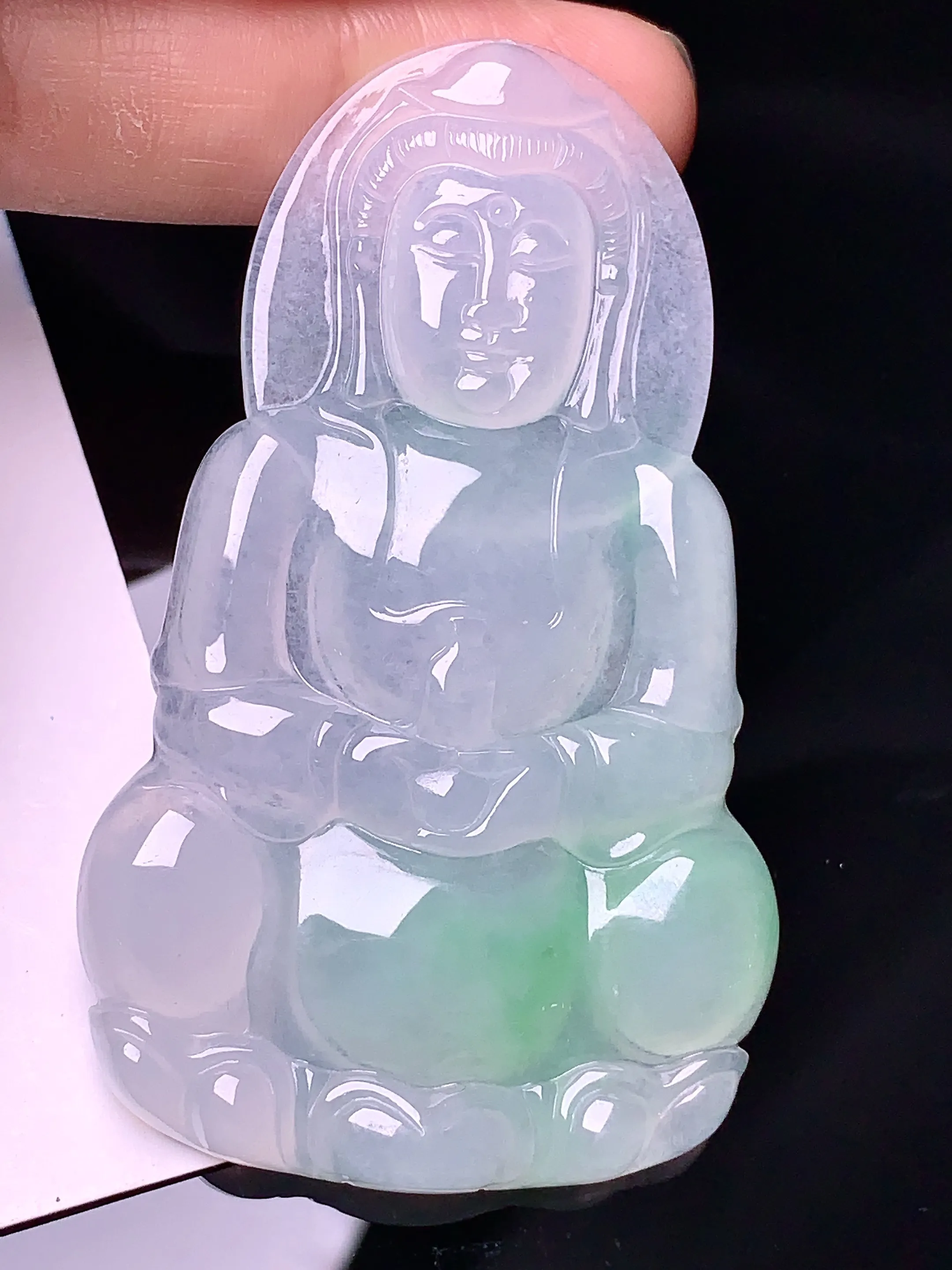 冰种飘绿观音吊坠 玉质细腻 水润亮眼 色泽艳丽 整体尺寸64.2*38.8*5.5
