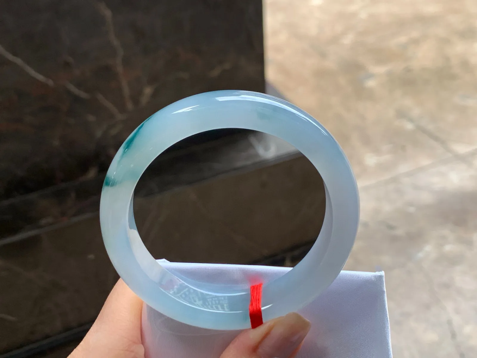 冰飘花手镯
水润56.6/13.4/8.8mm