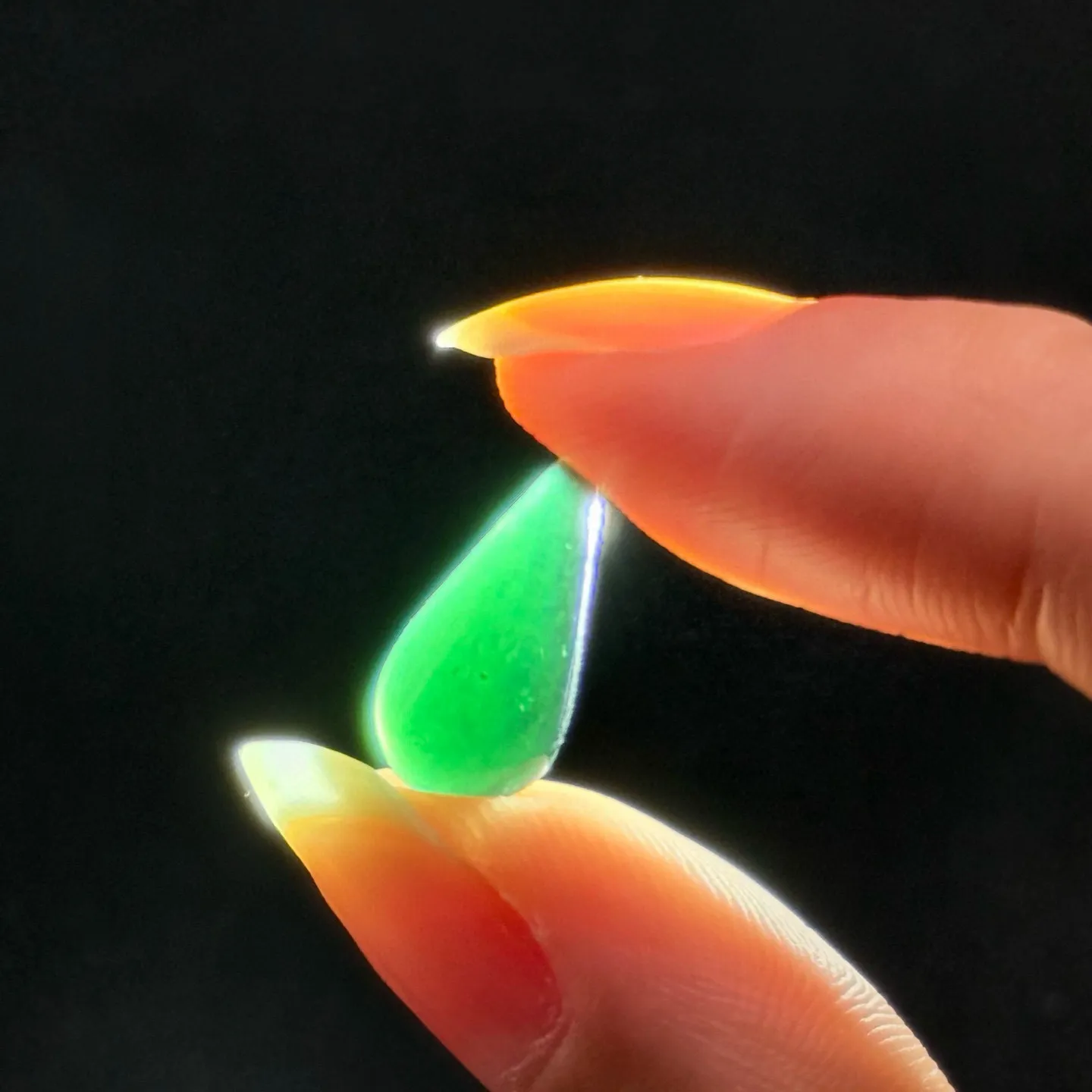 精品墨翠水滴戒面 种好色正 黑度极好 打灯通透 油性十足 尺寸15.9