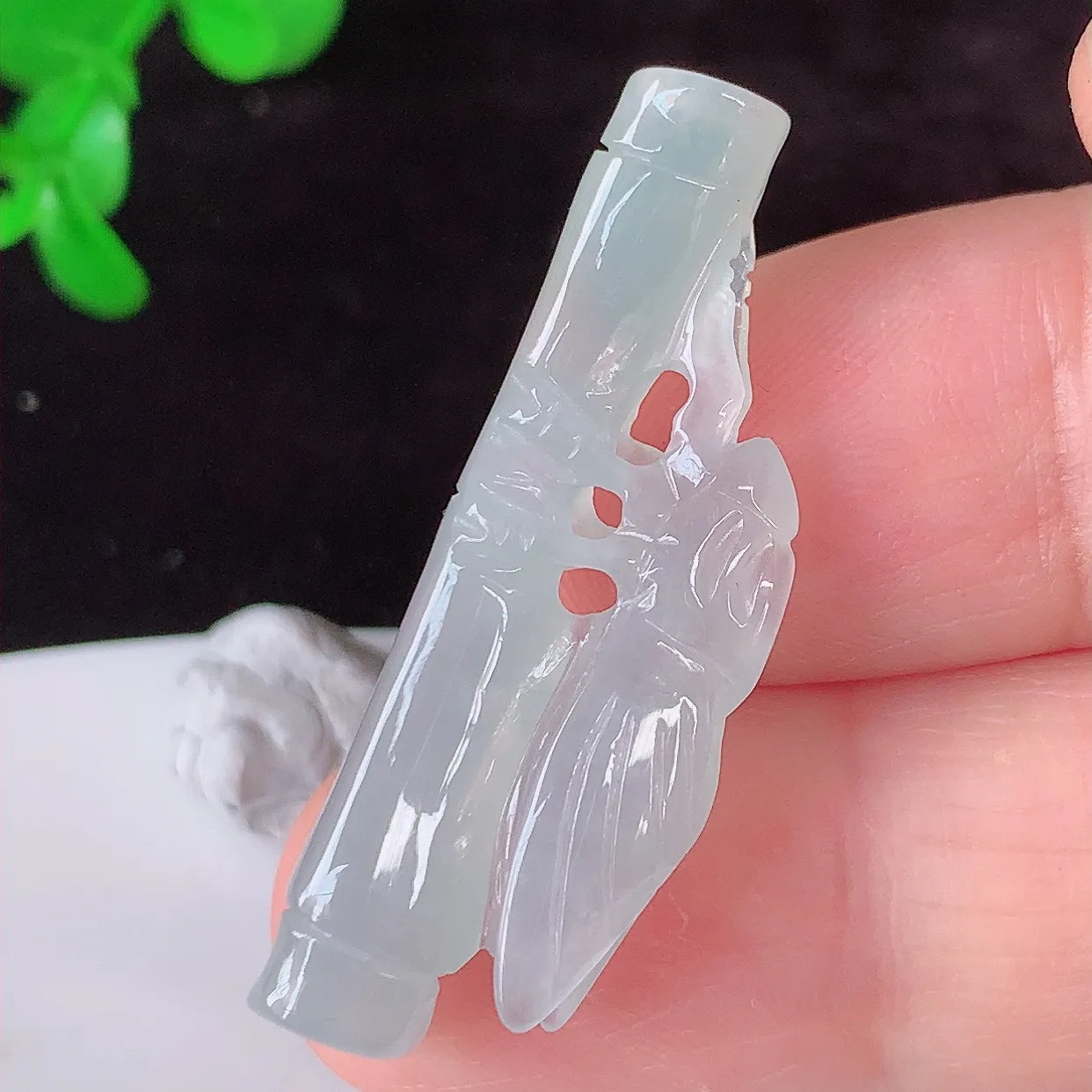 自然光实拍，冰种一鸣惊人翡翠吊坠，种老水足，雕工精湛 ，寓意美好，佩戴时尚出众！#1.16