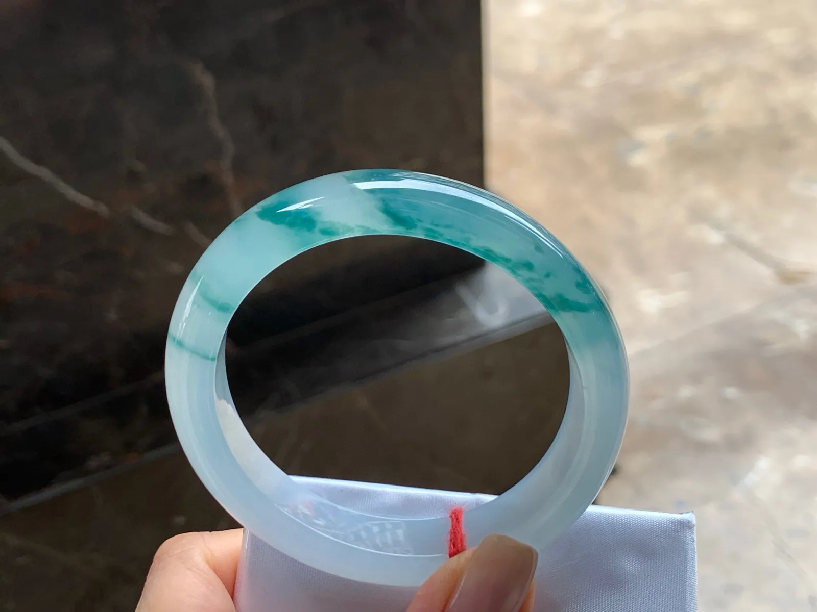 冰种飘花贵妃镯
种好水足 56/12.7/8mm