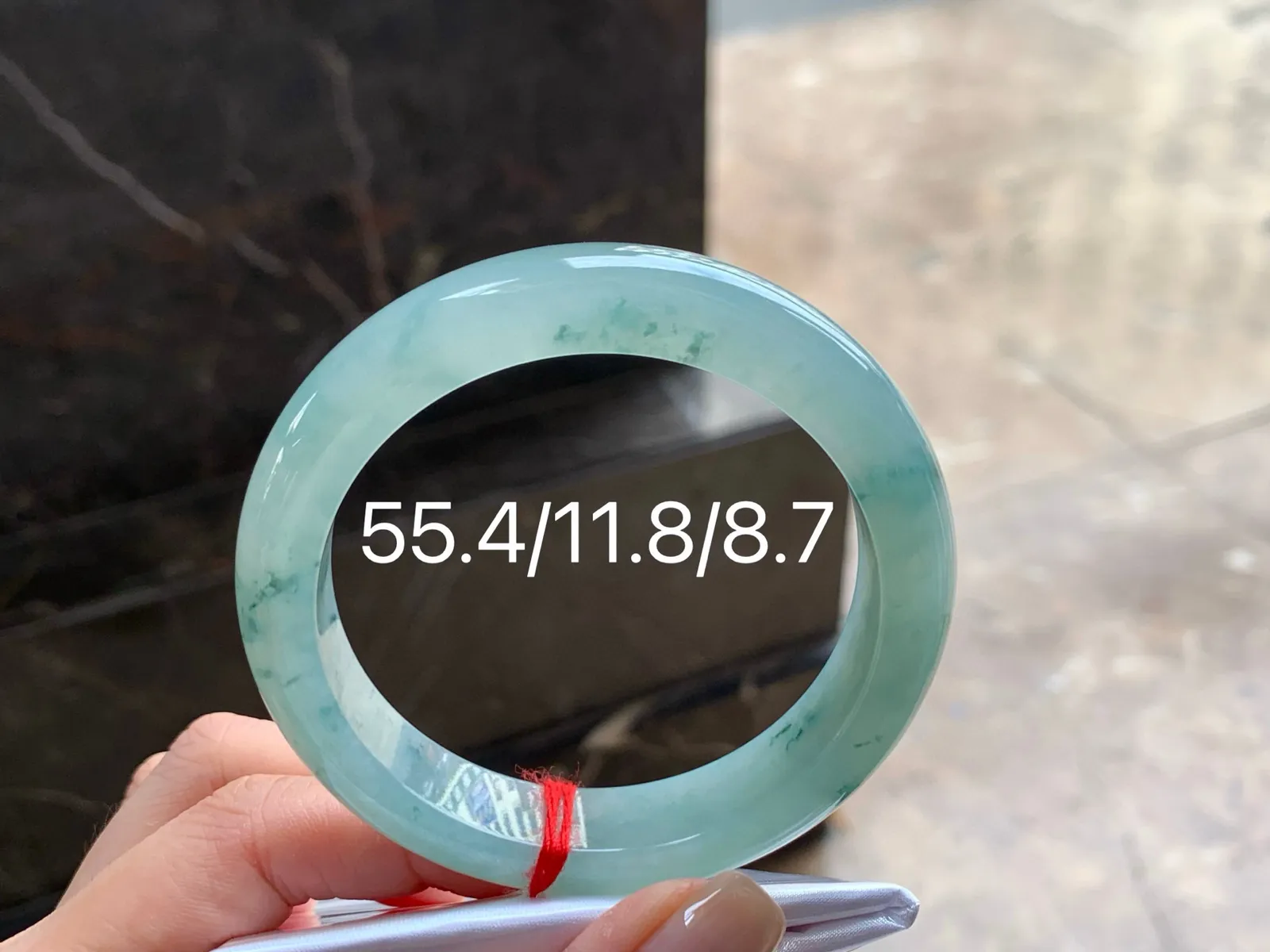 冰飘花手镯
水润55.4/11.8/8.7mm