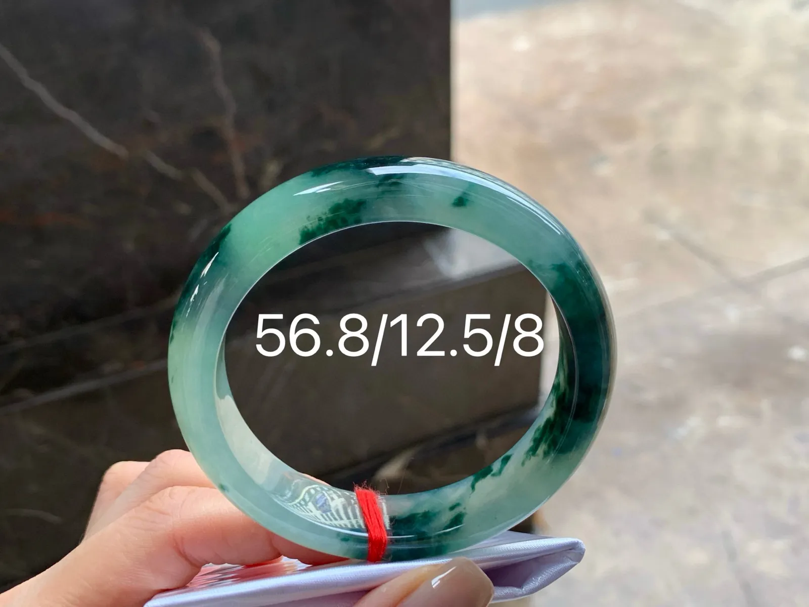 飘花手镯
水润独特 56.8/12.5/8mm