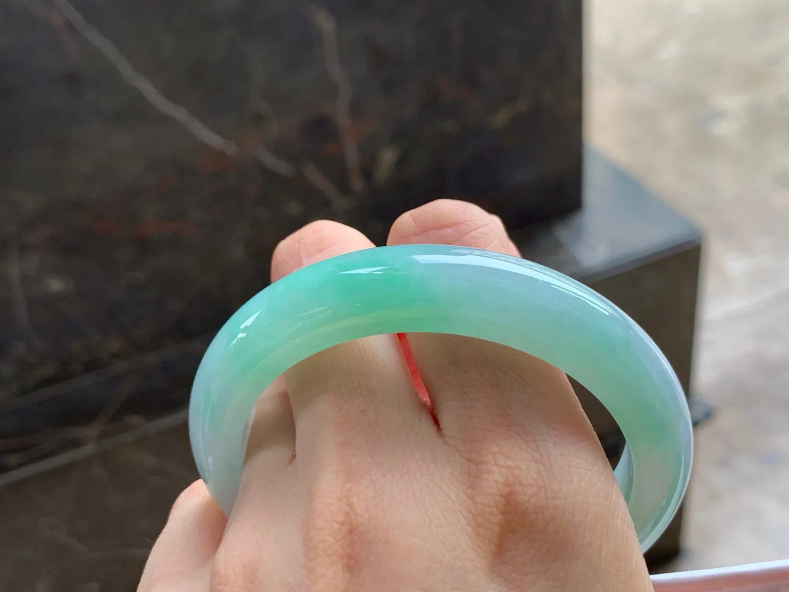 带色手镯
细腻58.6/12.3/9mm